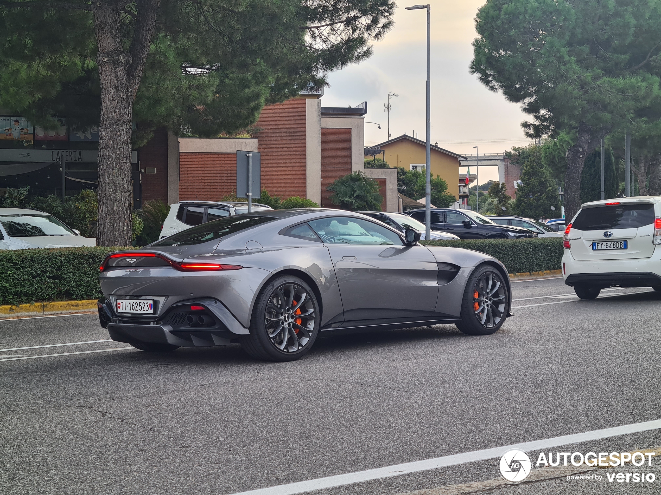 Aston Martin V8 Vantage 2018