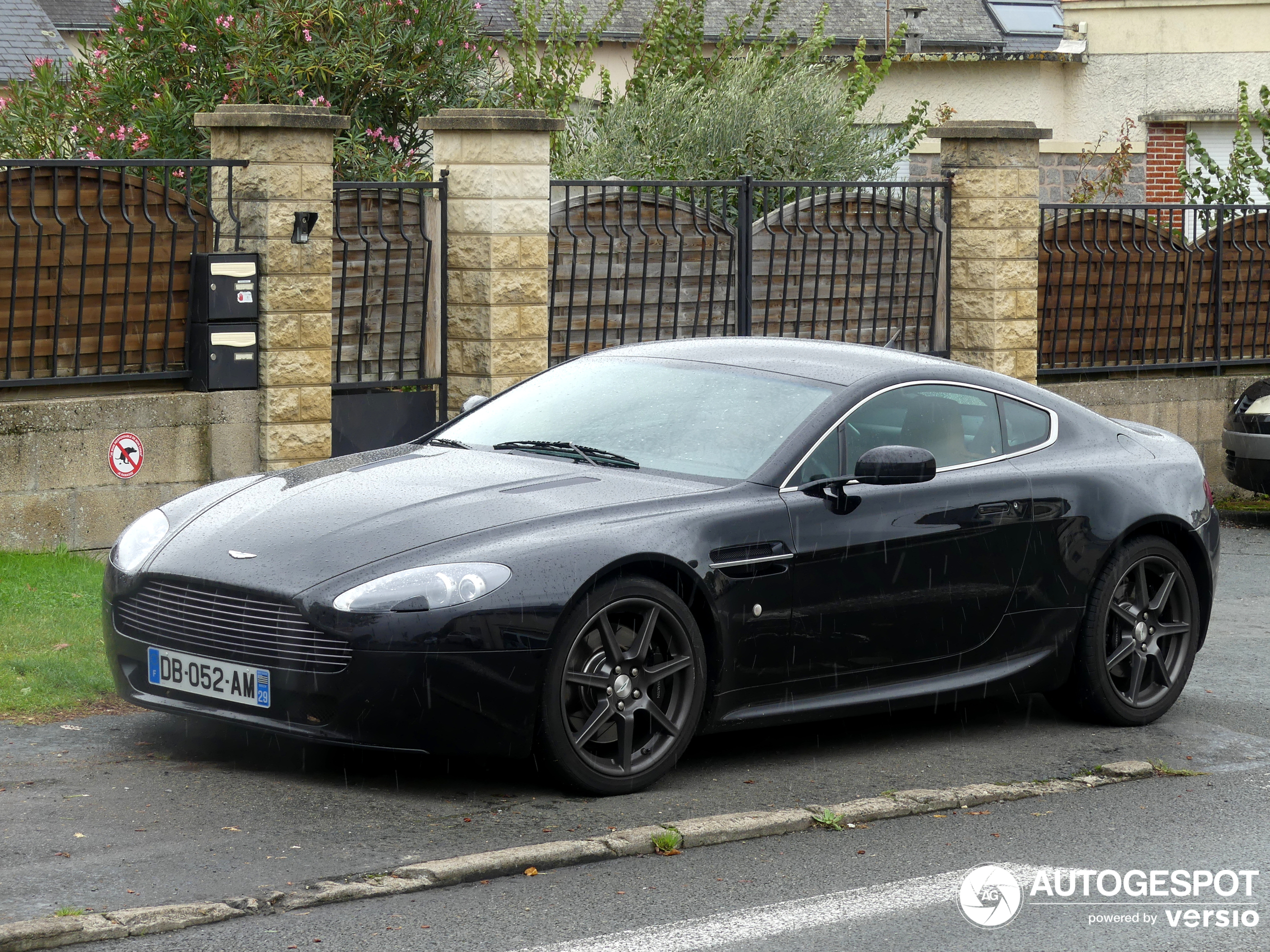 Aston Martin V8 Vantage