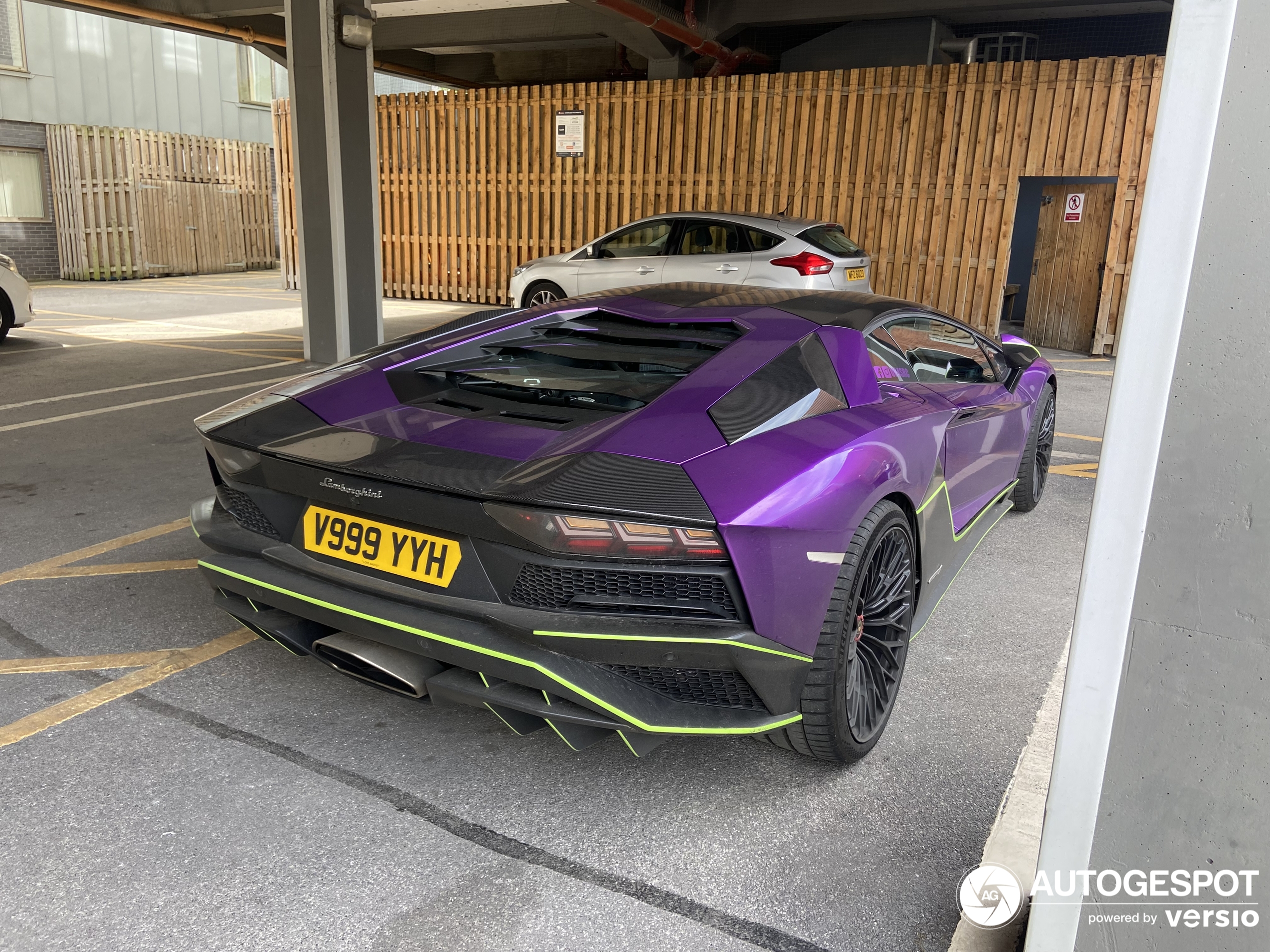 A stunning Lamborghini Aventador S appears in Sheffield.