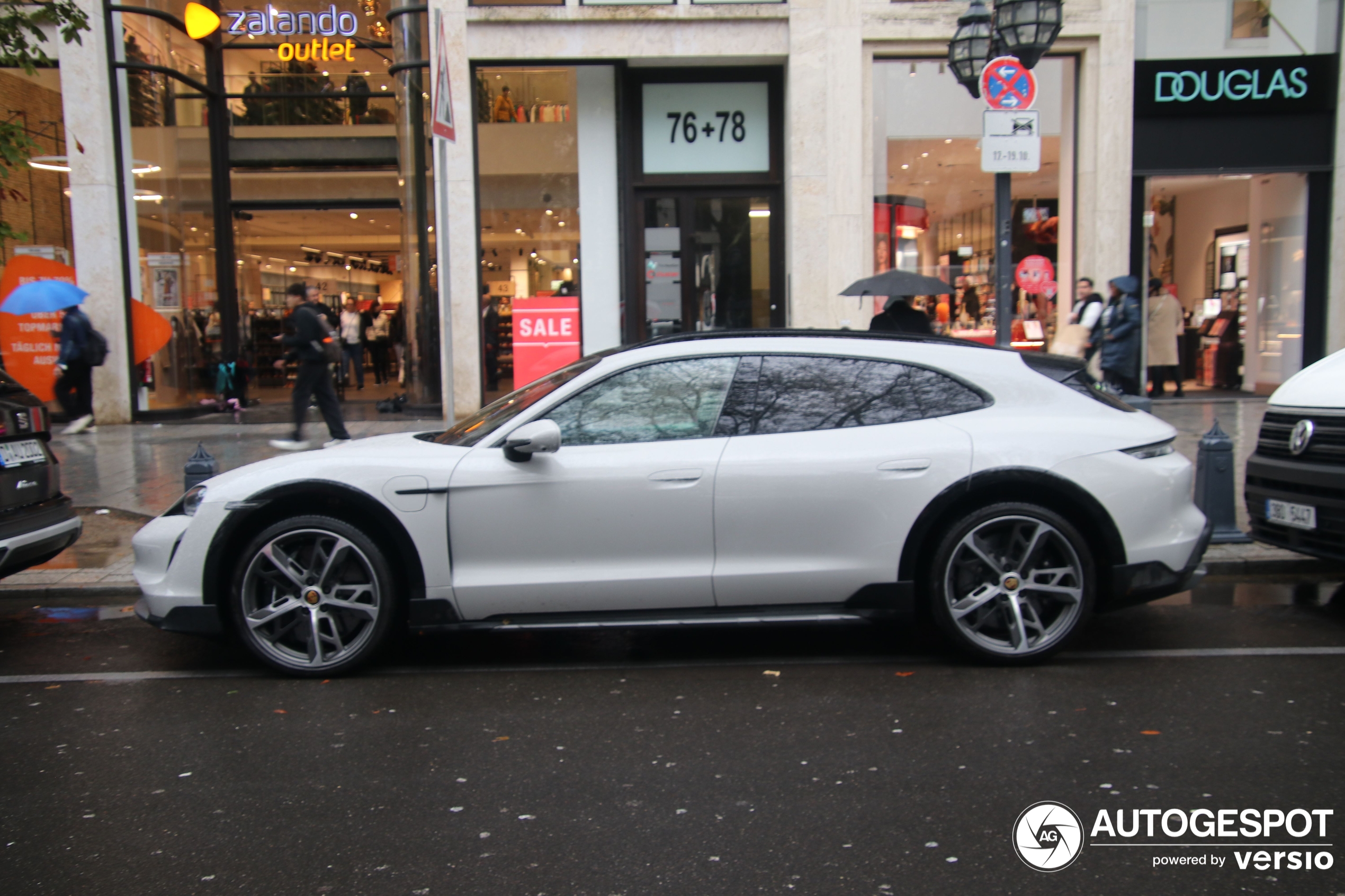 Porsche Taycan Turbo S Cross Turismo