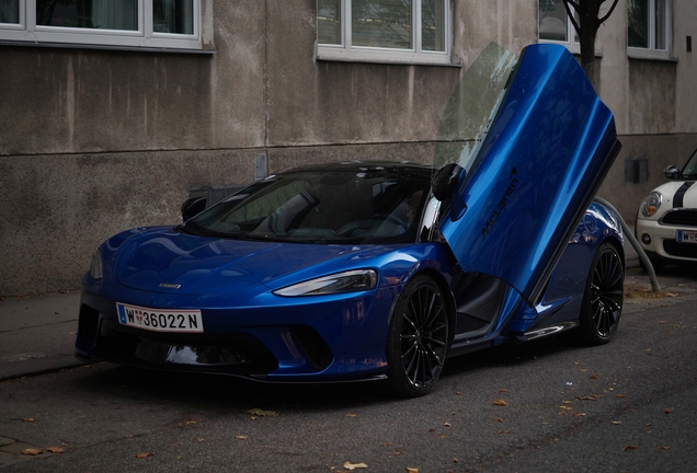 McLaren GT