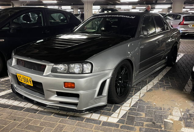 Nissan Skyline R34 Sedan