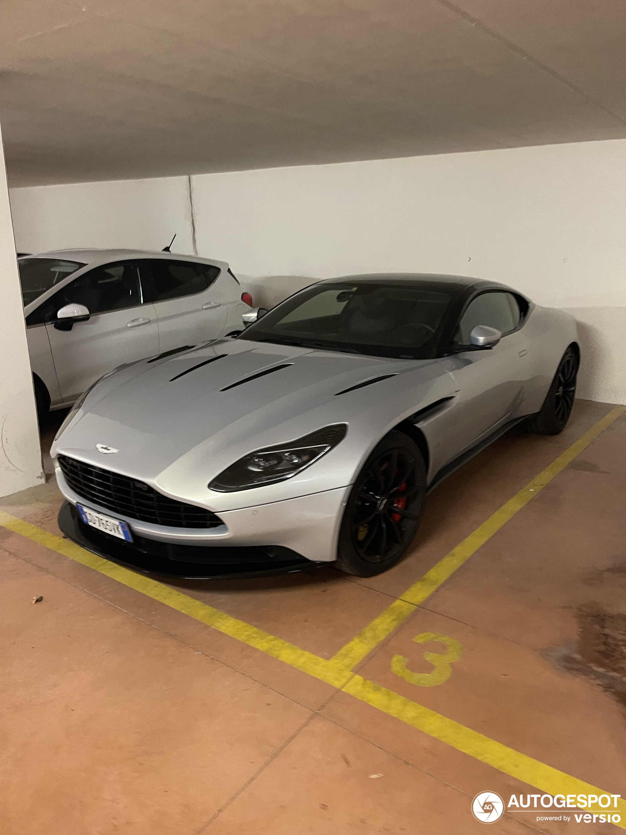 Aston Martin DB11