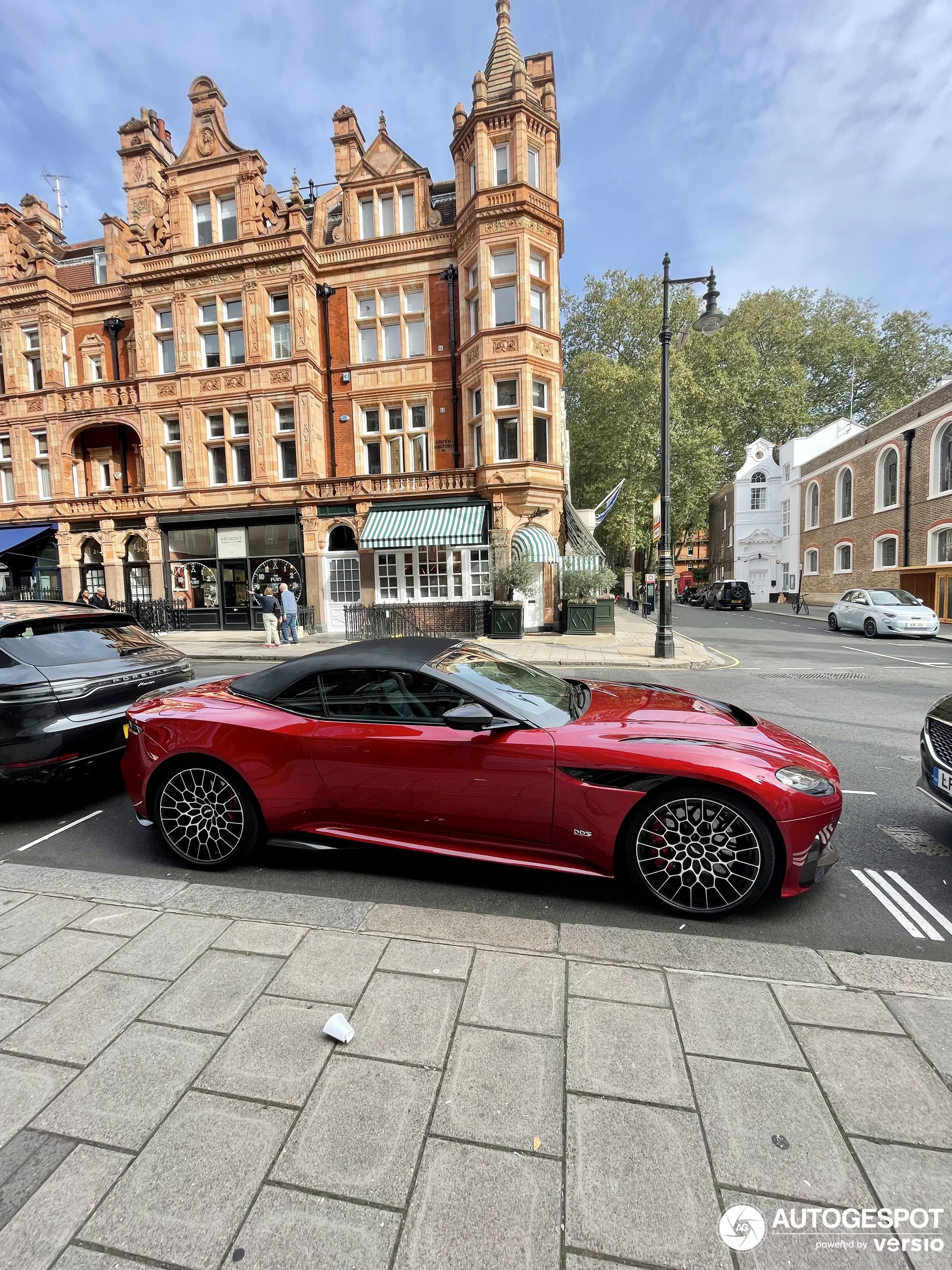 De velgen van de Aston Martin DBS 770 Ultimate Volante zijn pure kunst