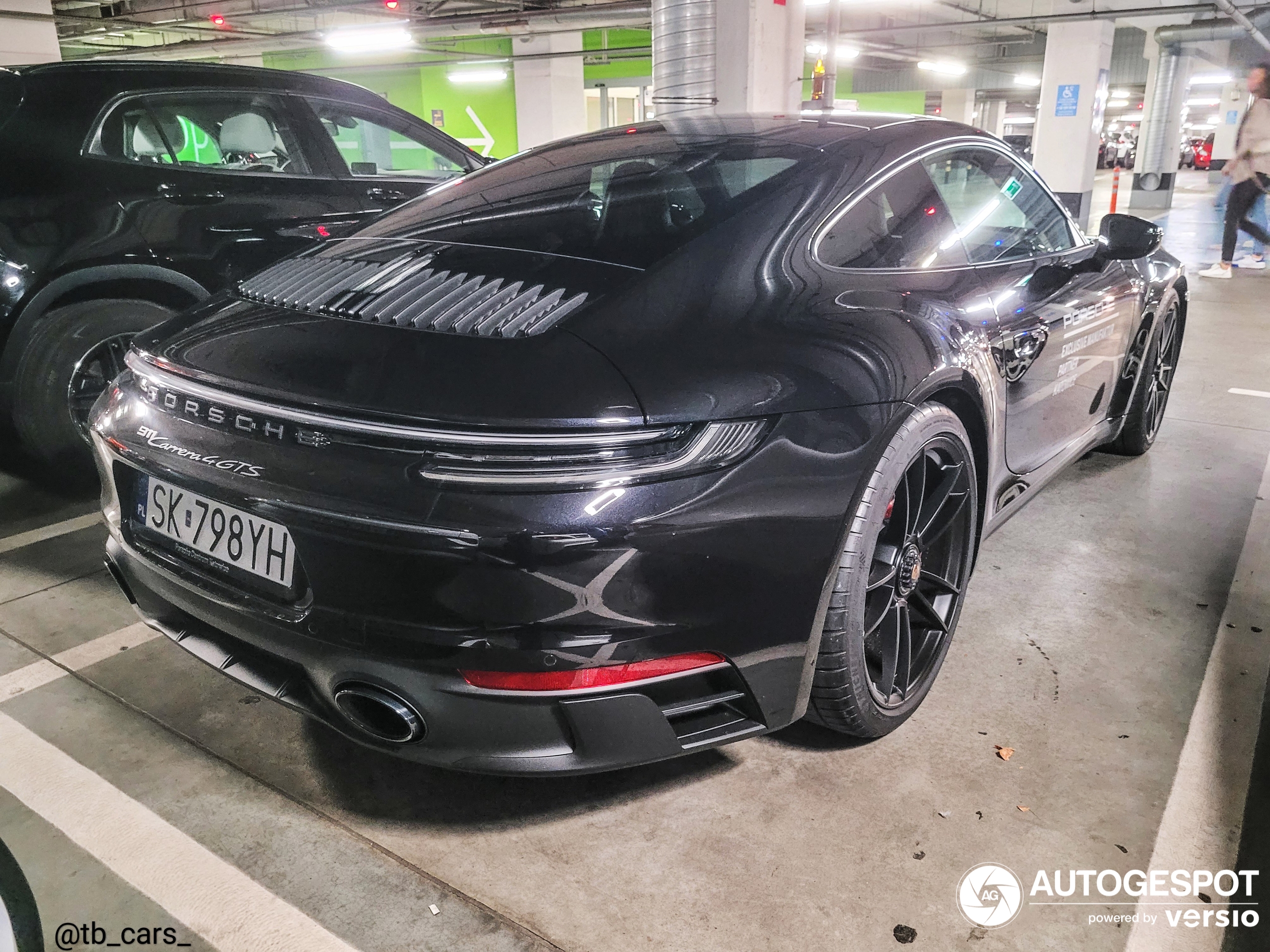 Porsche 992 Carrera 4 GTS