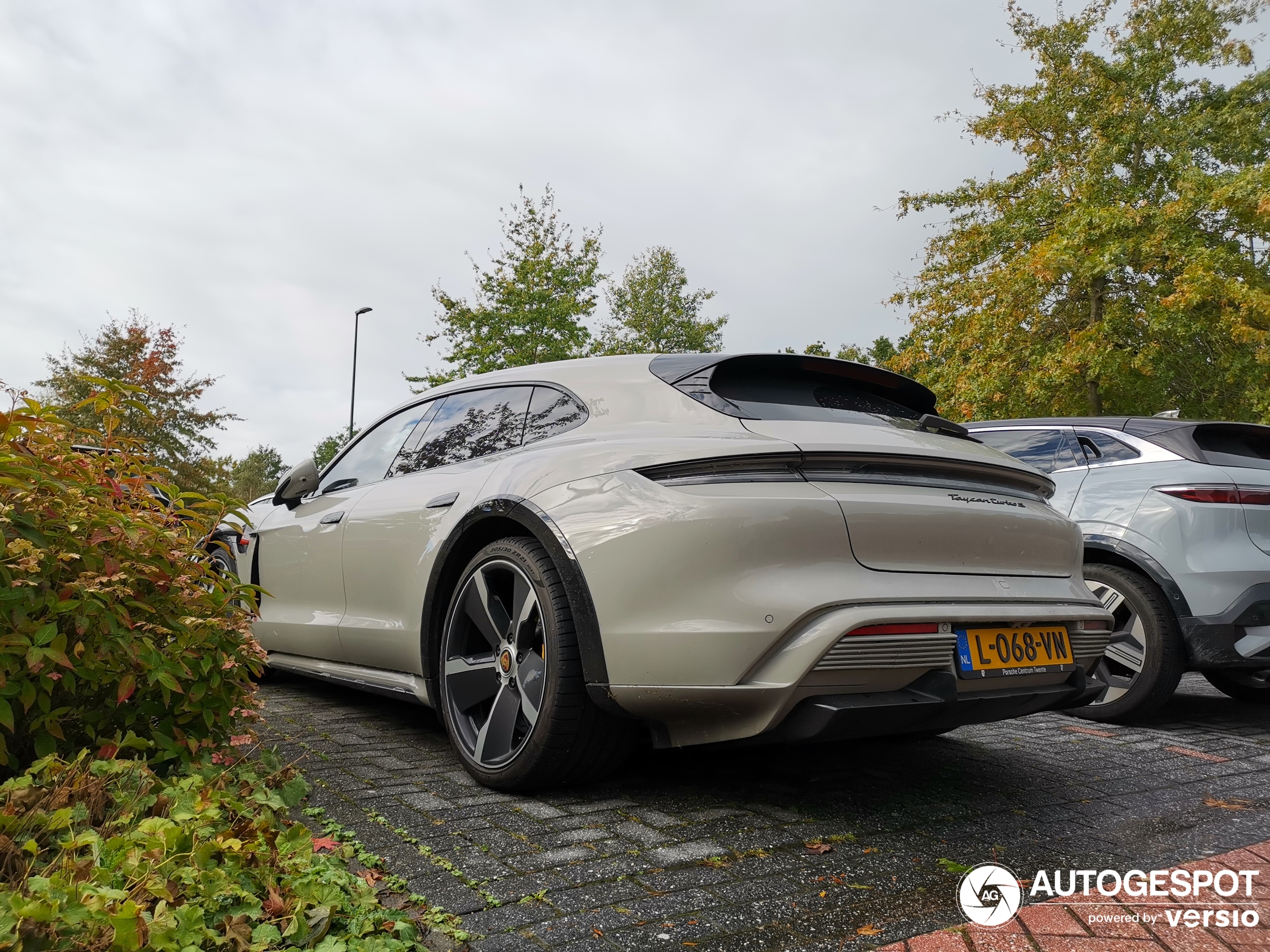 Porsche Taycan Turbo S Cross Turismo