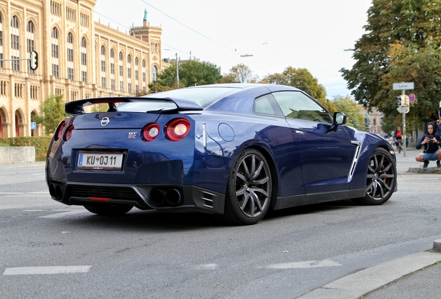 Nissan GT-R 2015