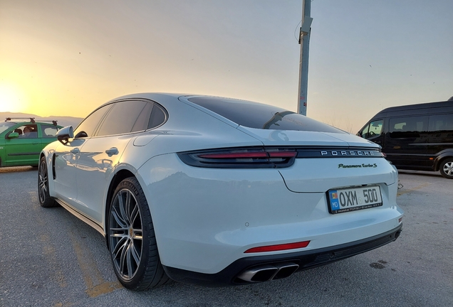 Porsche 971 Panamera Turbo S E-Hybrid Executive