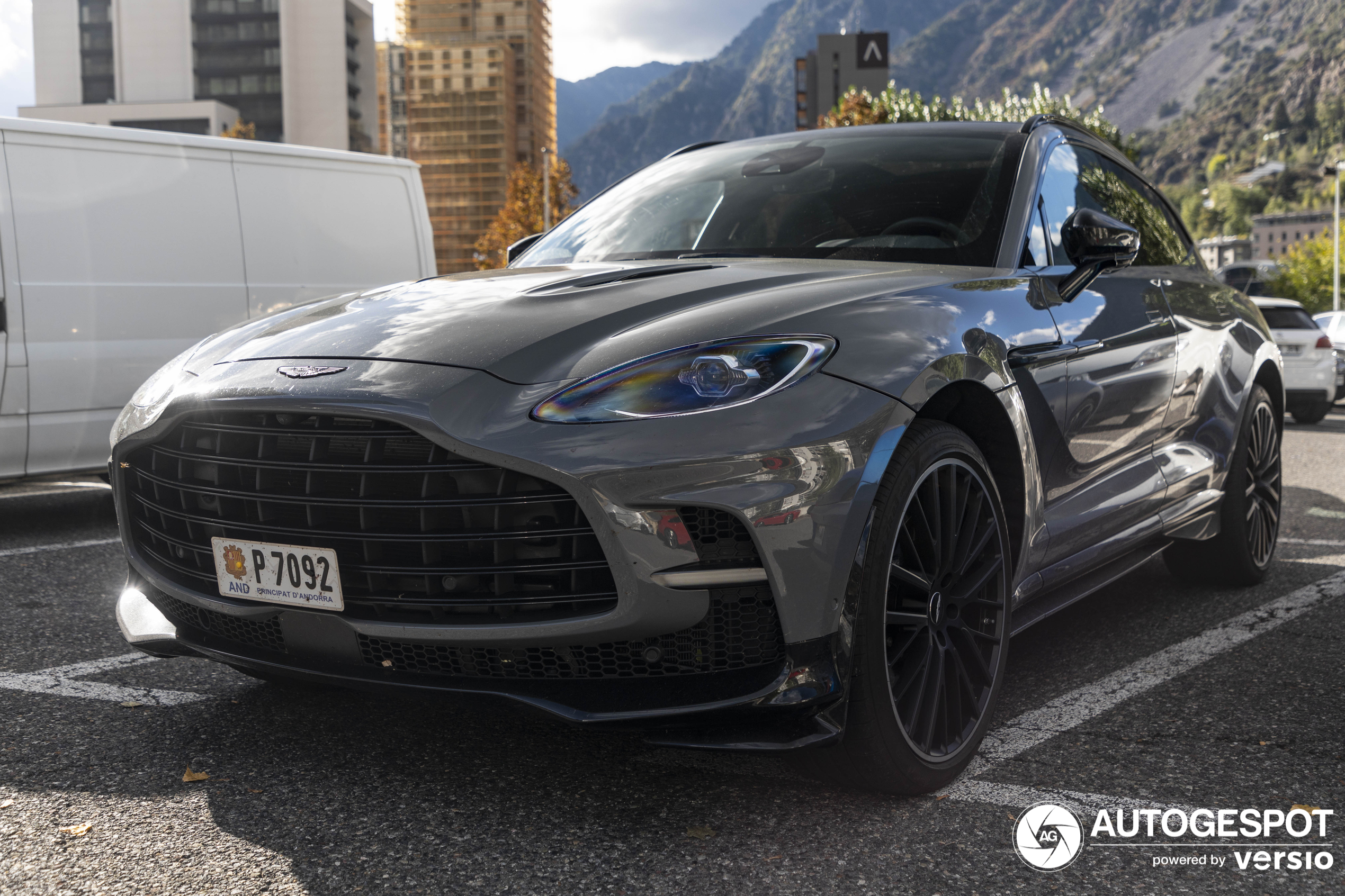 Aston Martin DBX707