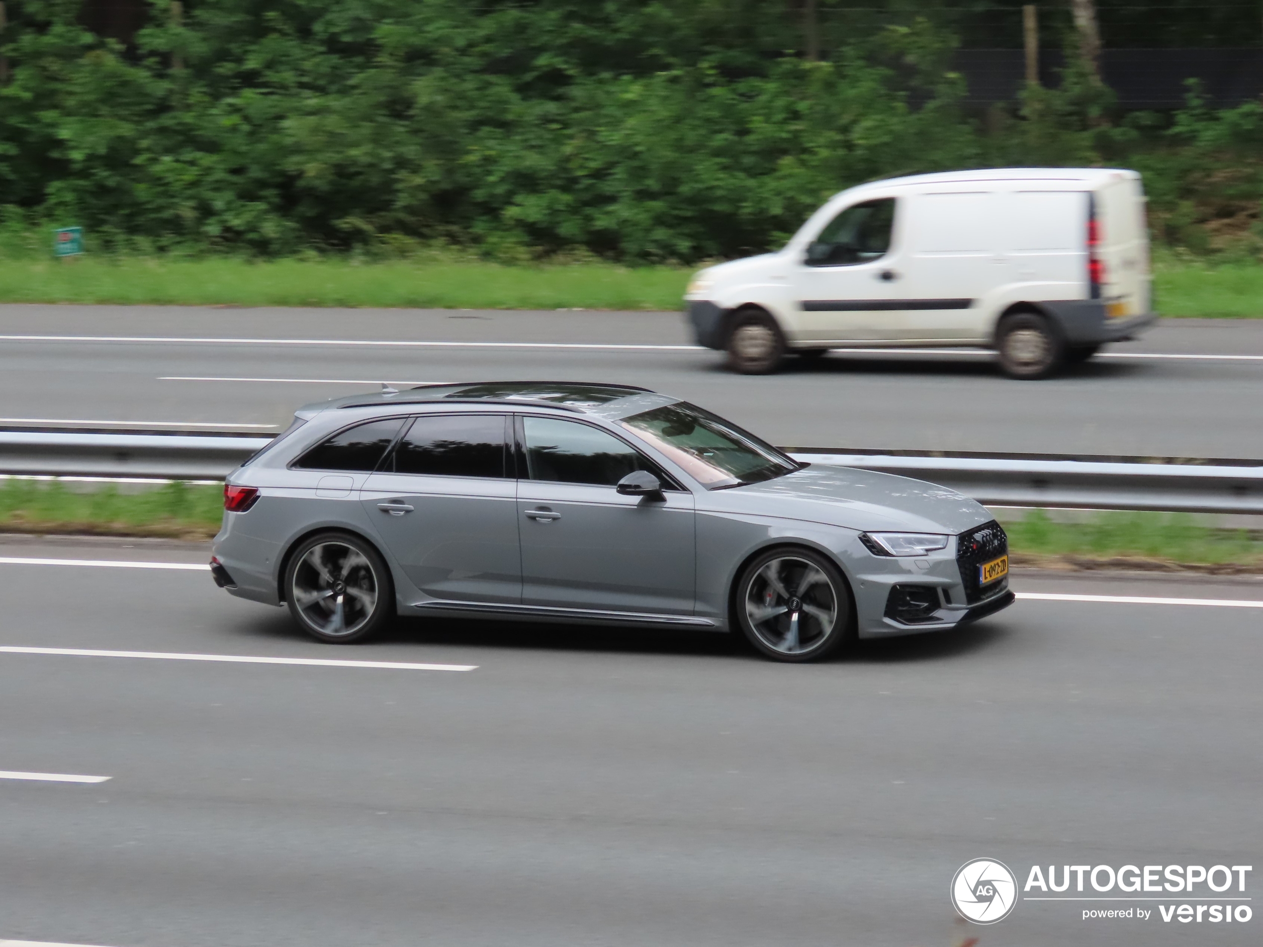 Audi RS4 Avant B9