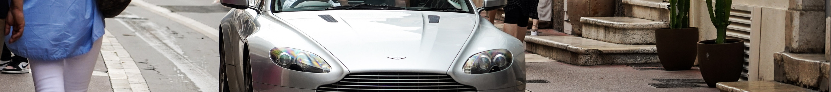 Aston Martin V8 Vantage Roadster