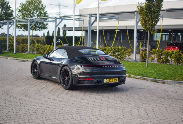 Porsche 992 Carrera 4S Cabriolet