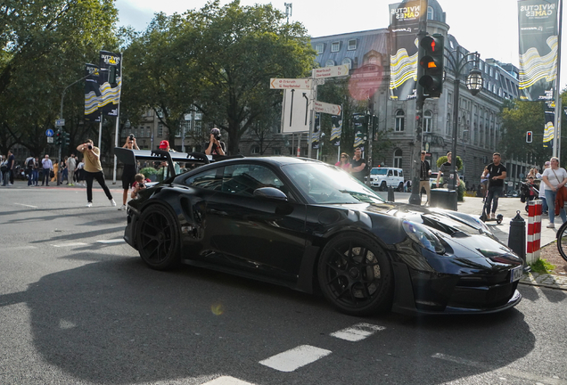 Porsche 992 GT3 RS Weissach Package