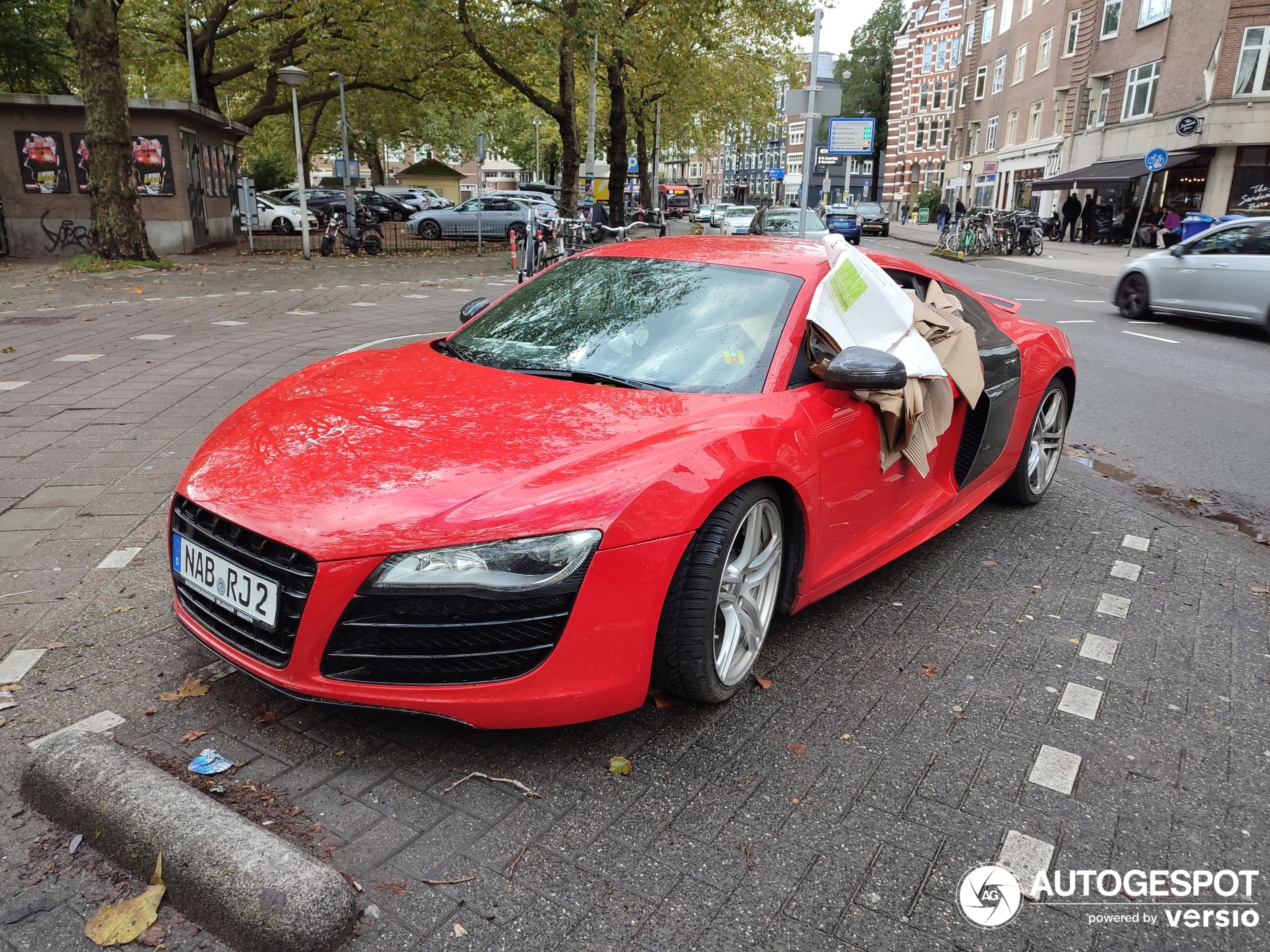 A fully filled R8 is parked in Amsterdam