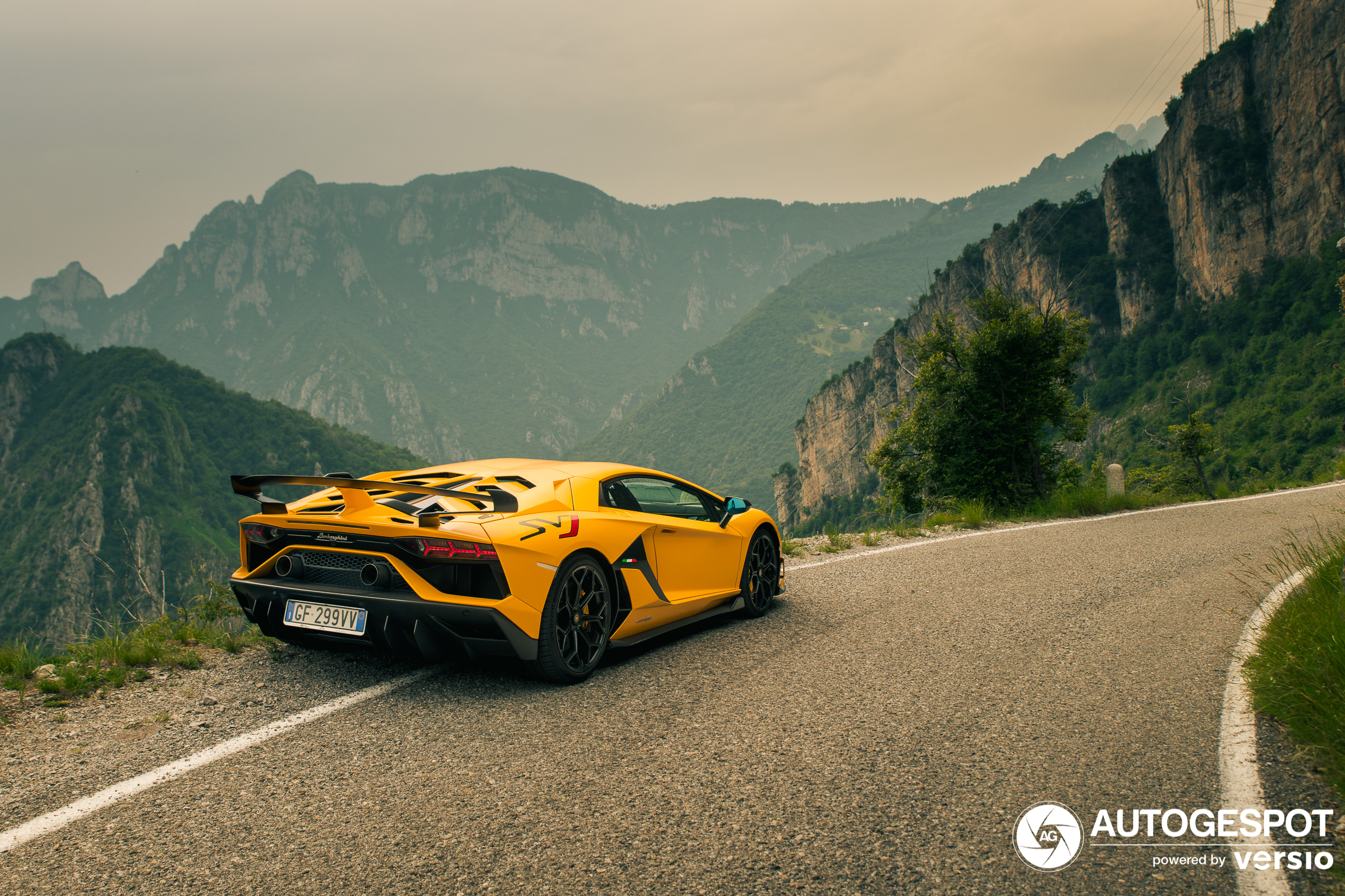 Lamborghini Aventador LP770-4 SVJ prachtig vastgelegd in de Italiaanse bergen