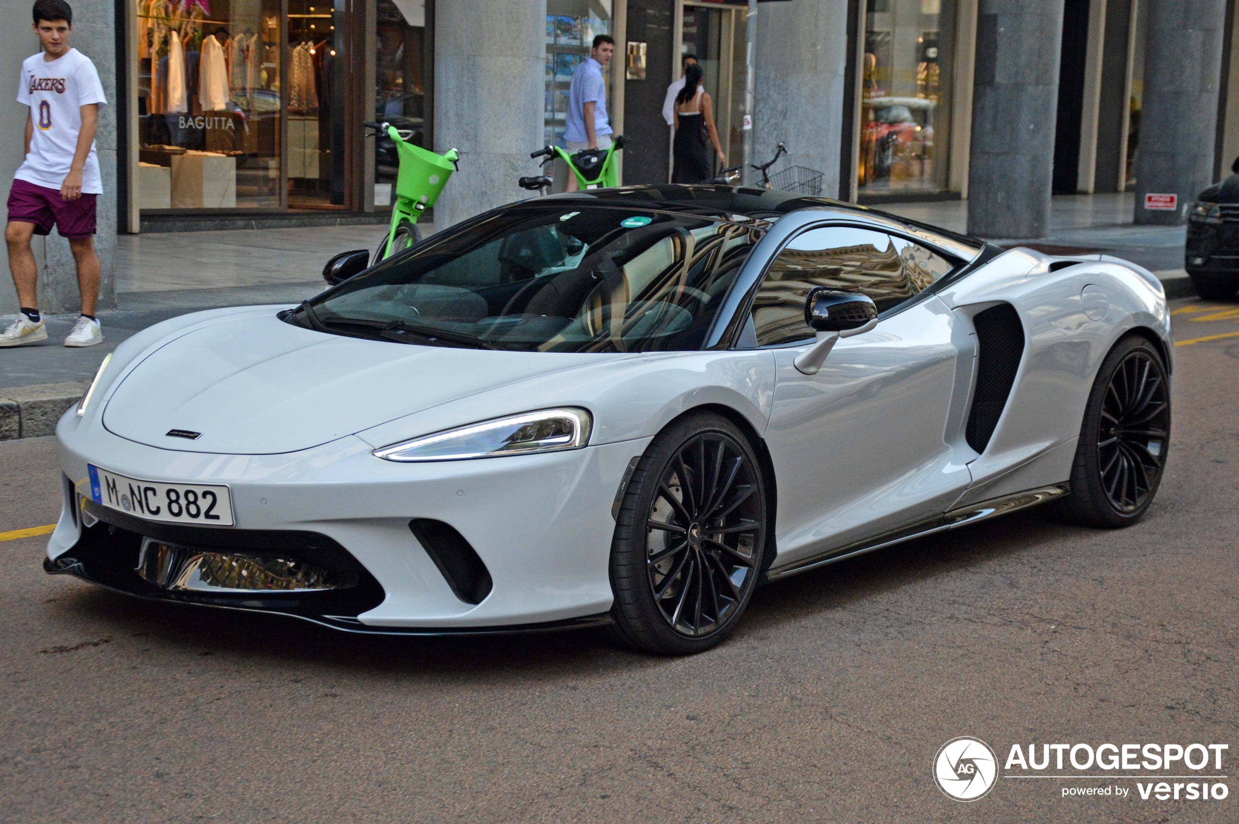 McLaren GT