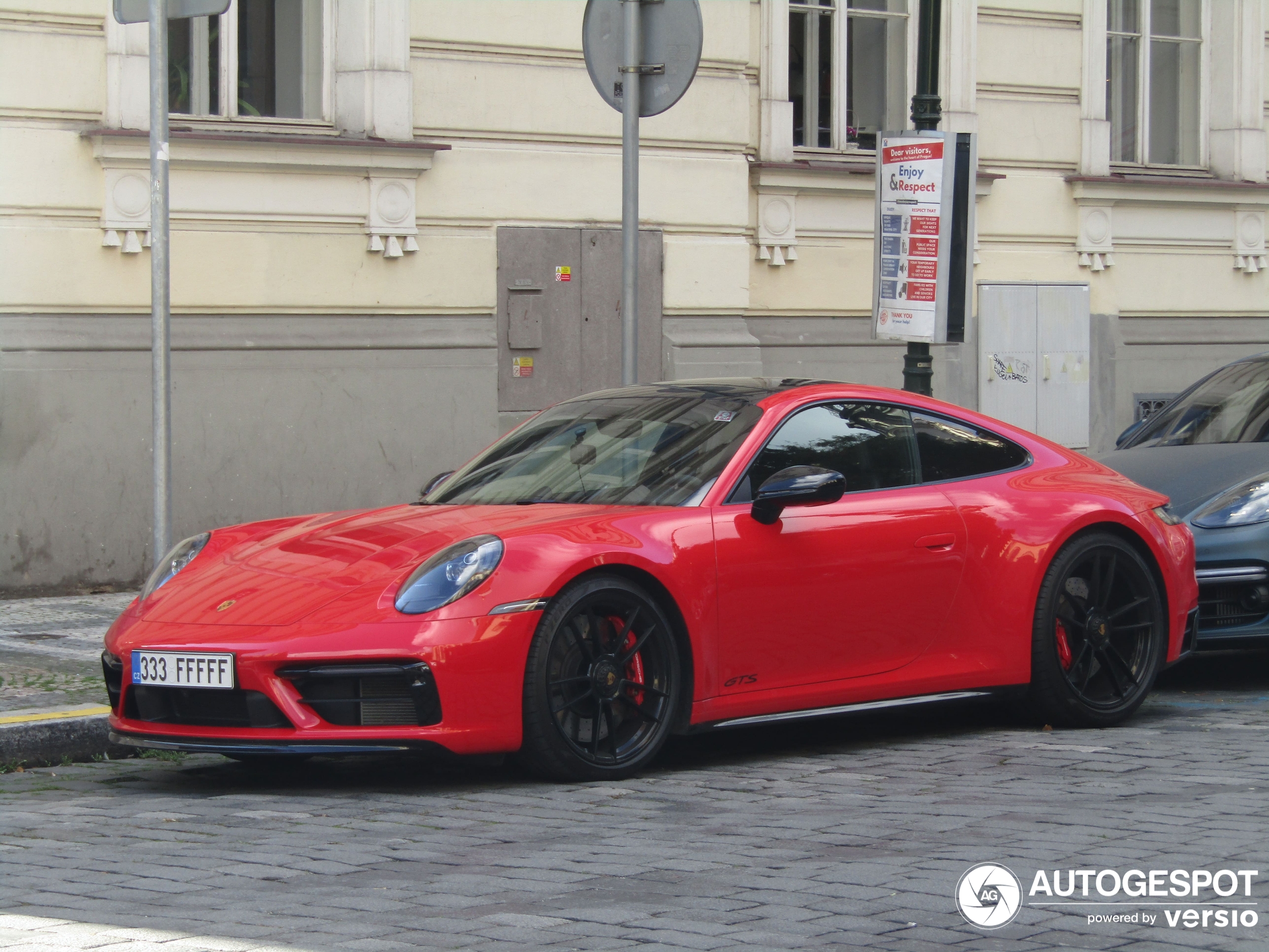 Porsche 992 Carrera 4 GTS