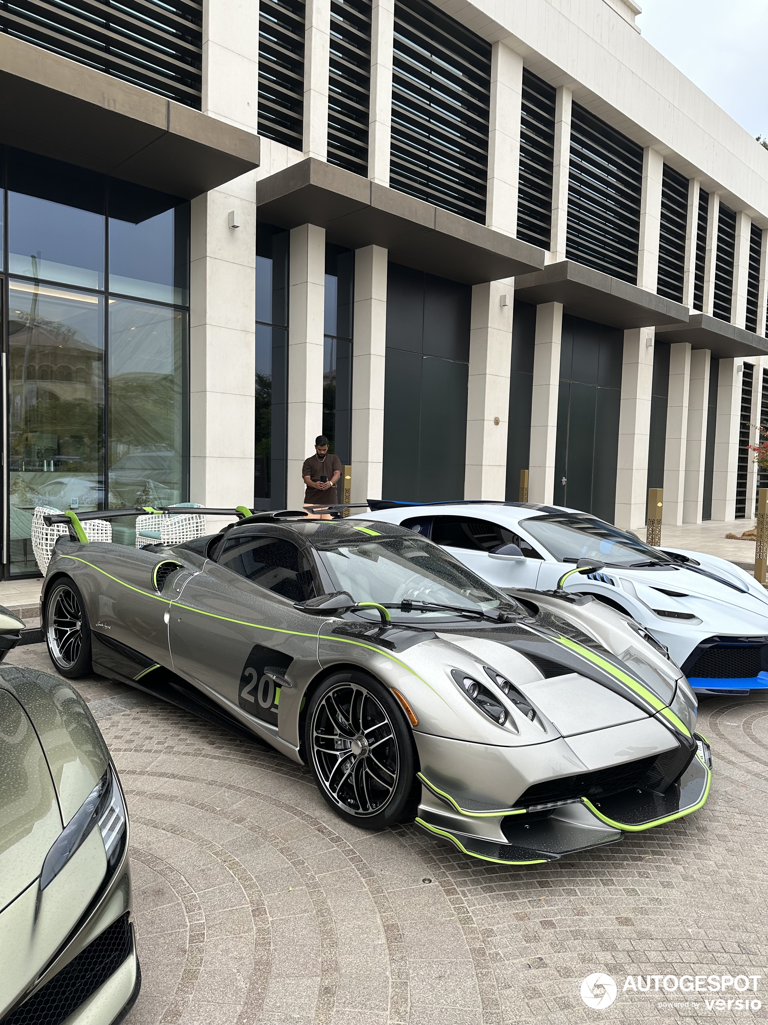 Another Combination of Hypercars shows up in Dubai