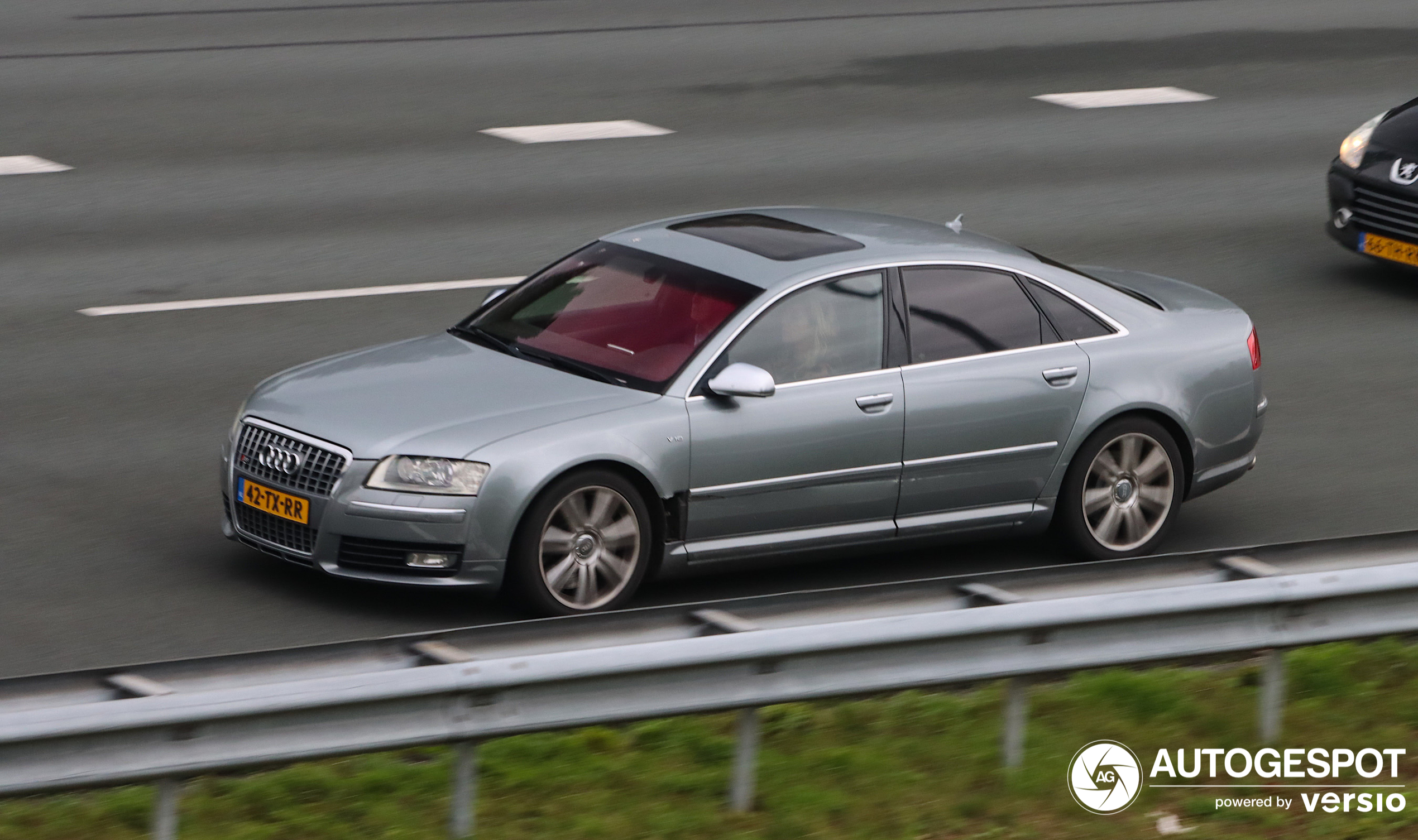 Audi S8 D3