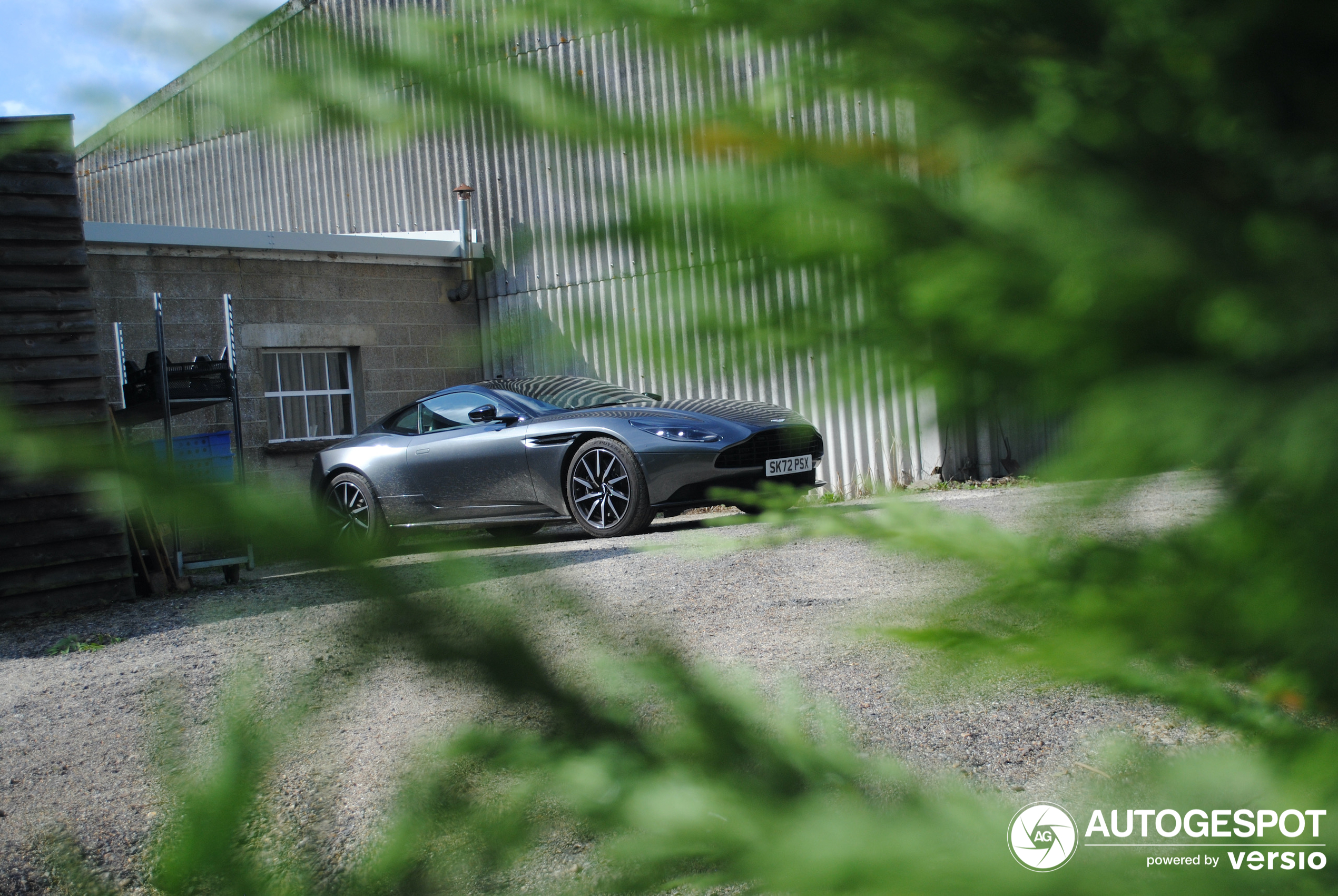 Aston Martin DB11 V8