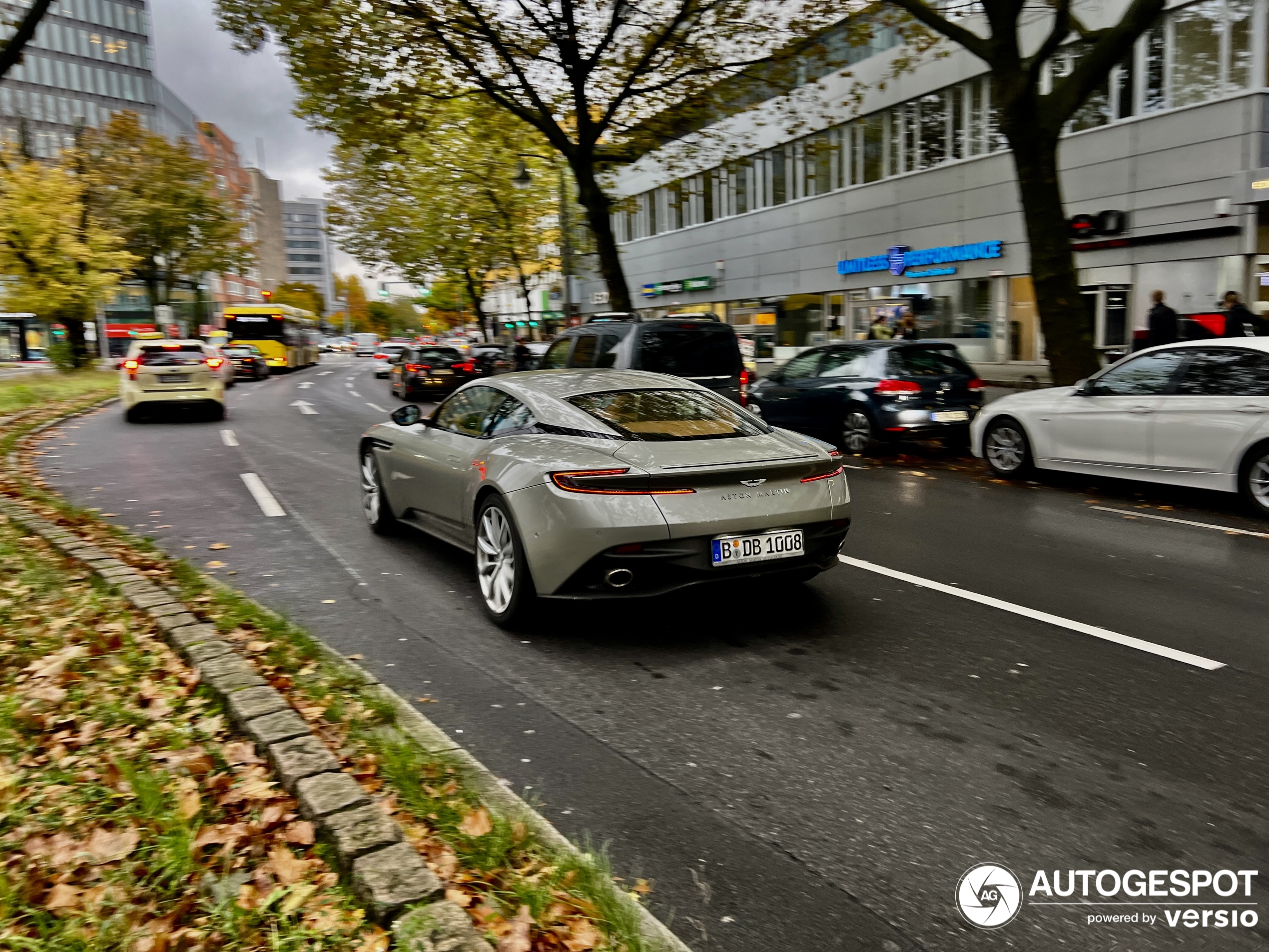 Aston Martin DB11 V8