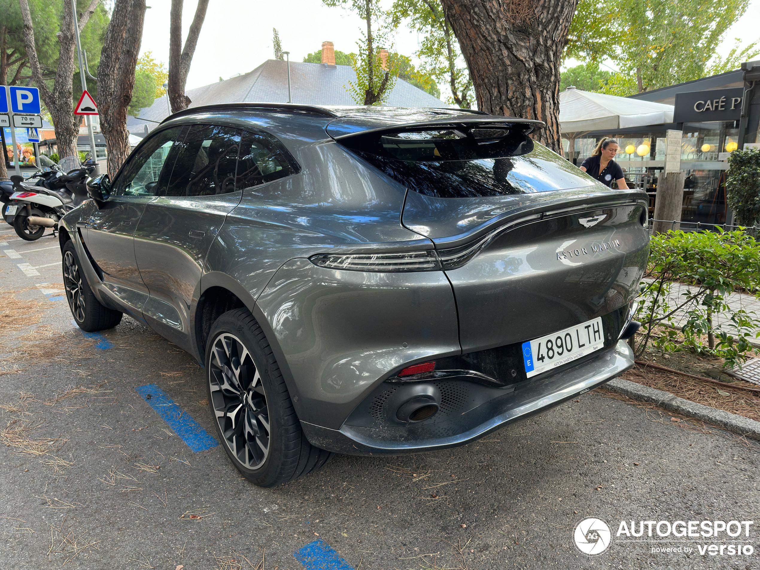 Aston Martin DBX