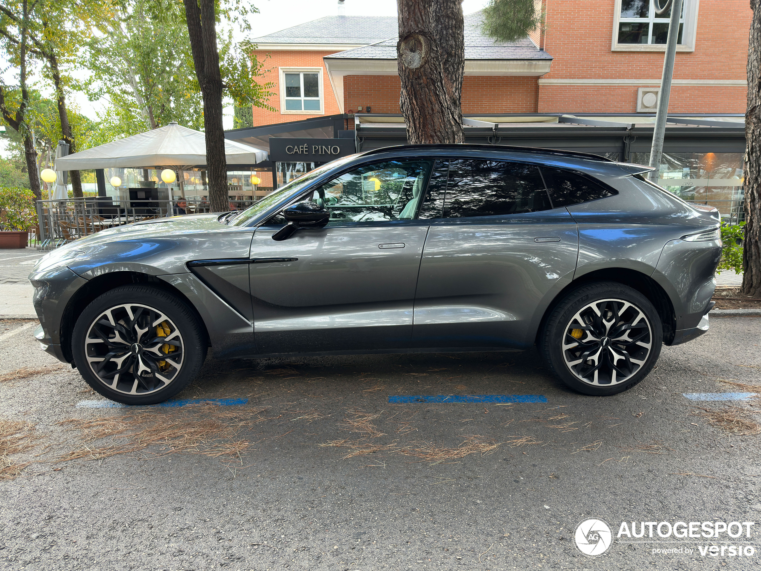 Aston Martin DBX - 28 October 2023 - Autogespot