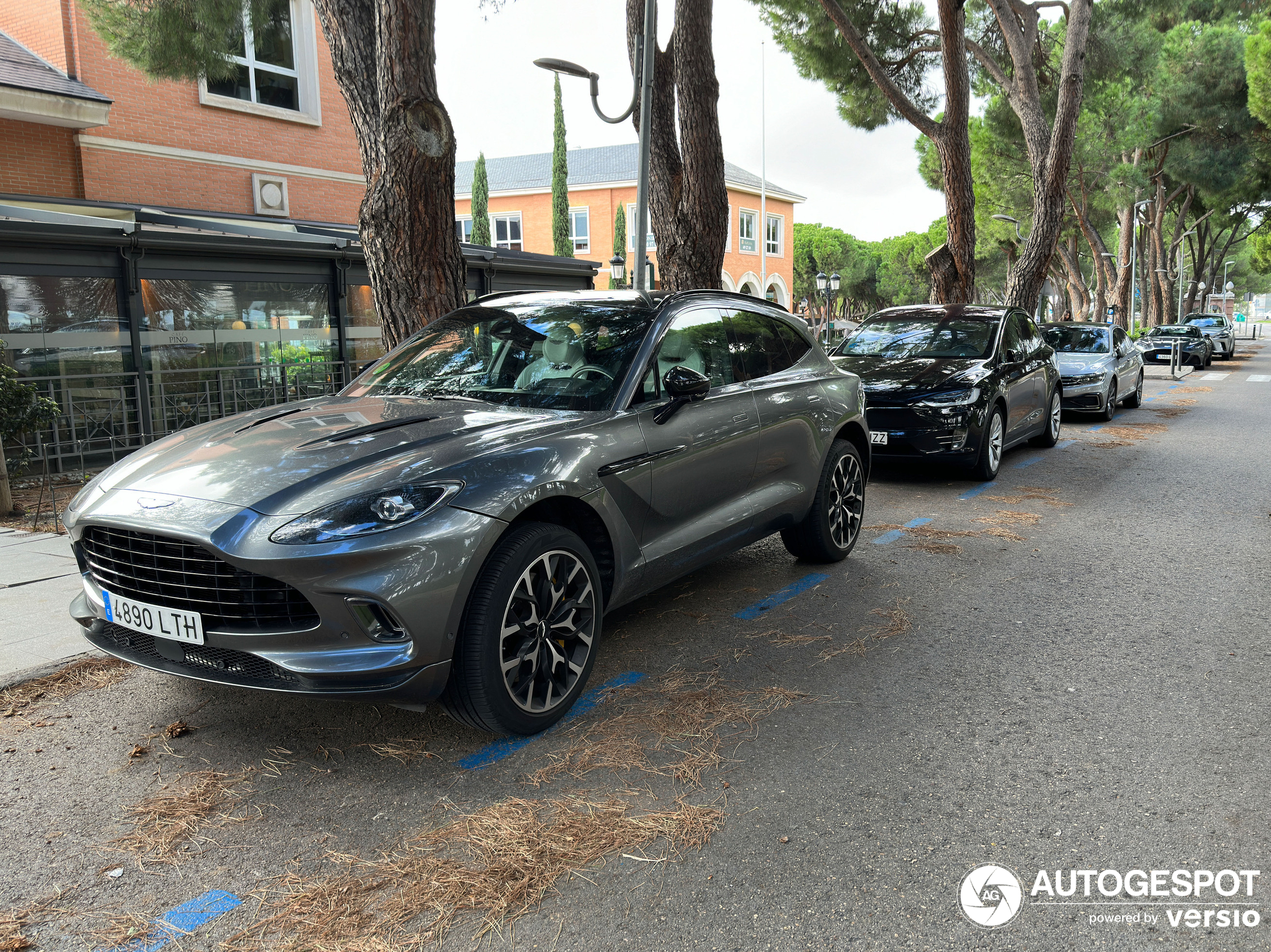 Aston Martin DBX - 28 October 2023 - Autogespot