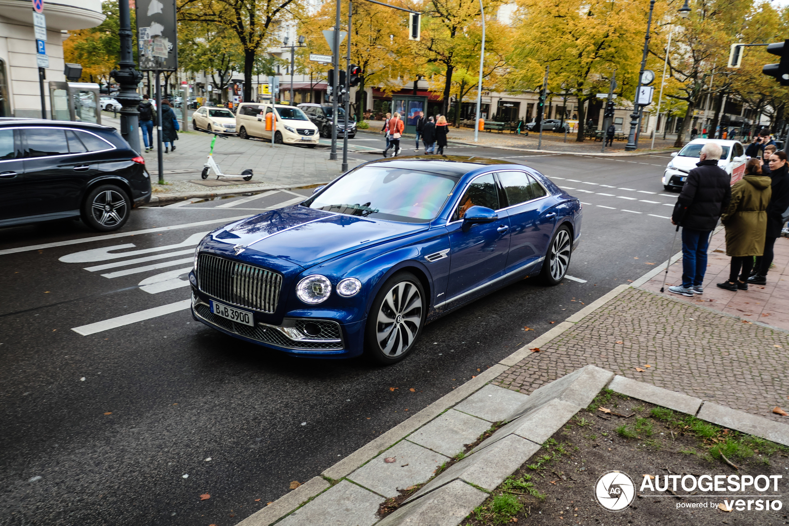 Bentley Flying Spur Hybrid Azure