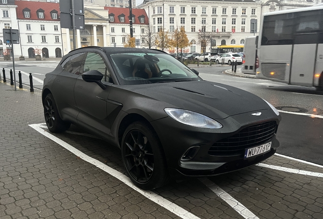 Aston Martin DBX