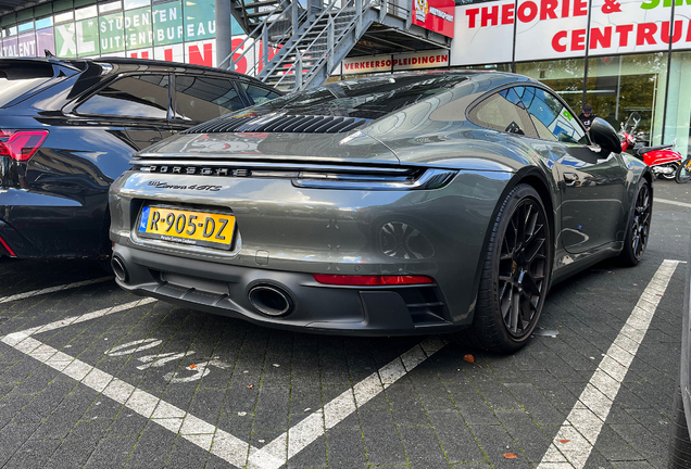 Porsche 992 Carrera 4 GTS