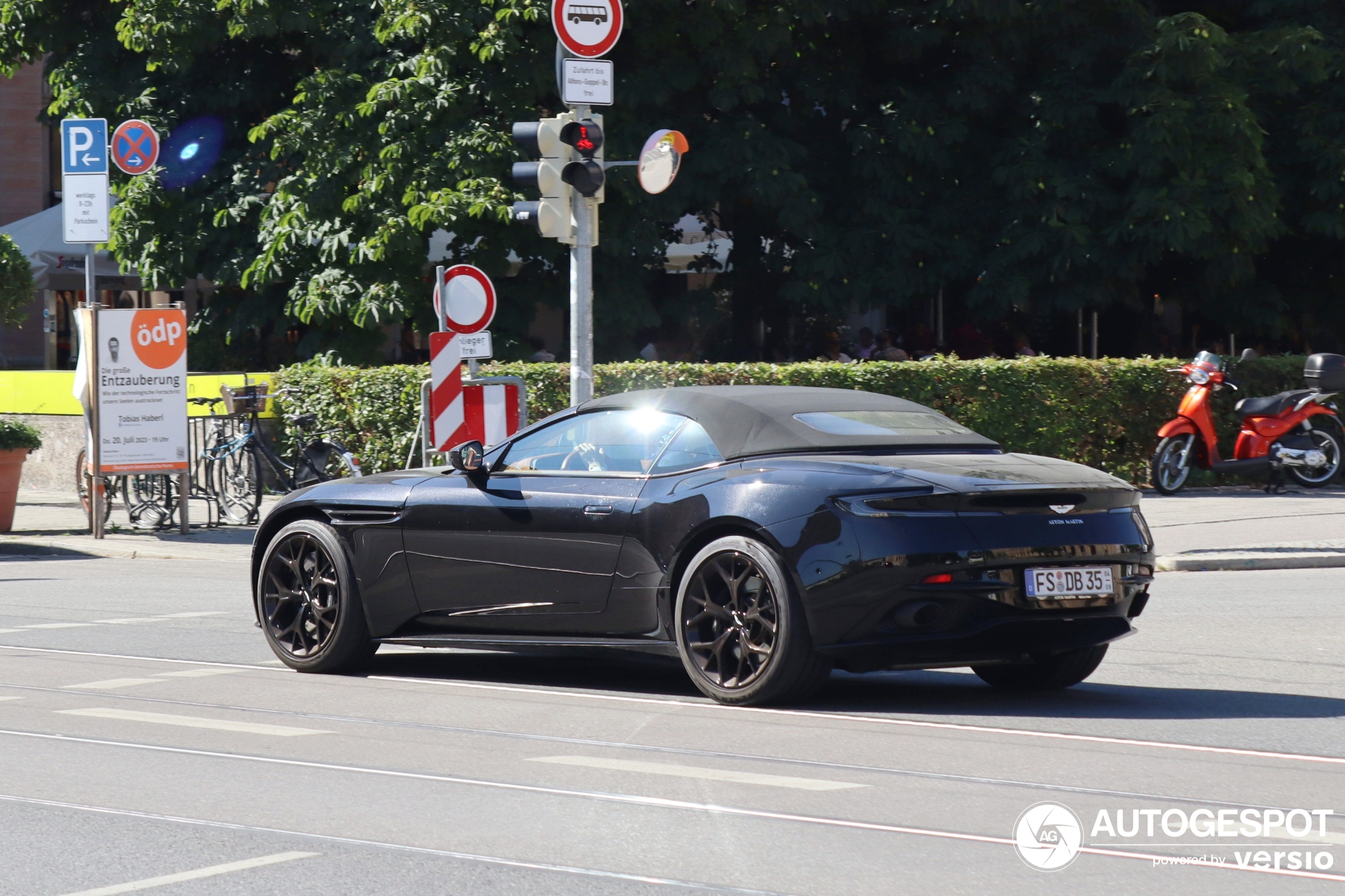 Aston Martin DB11 V8 Volante