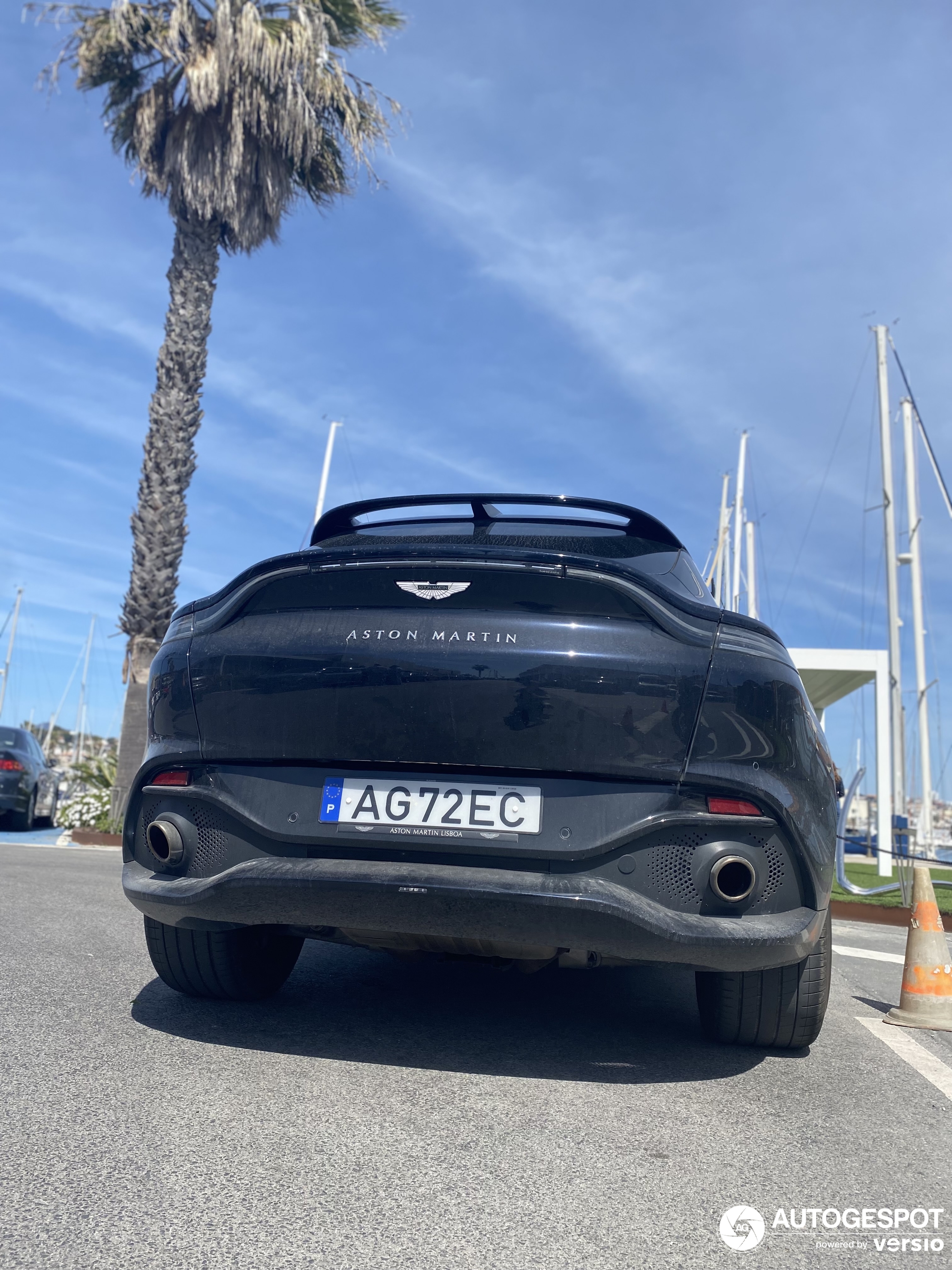 Aston Martin DBX