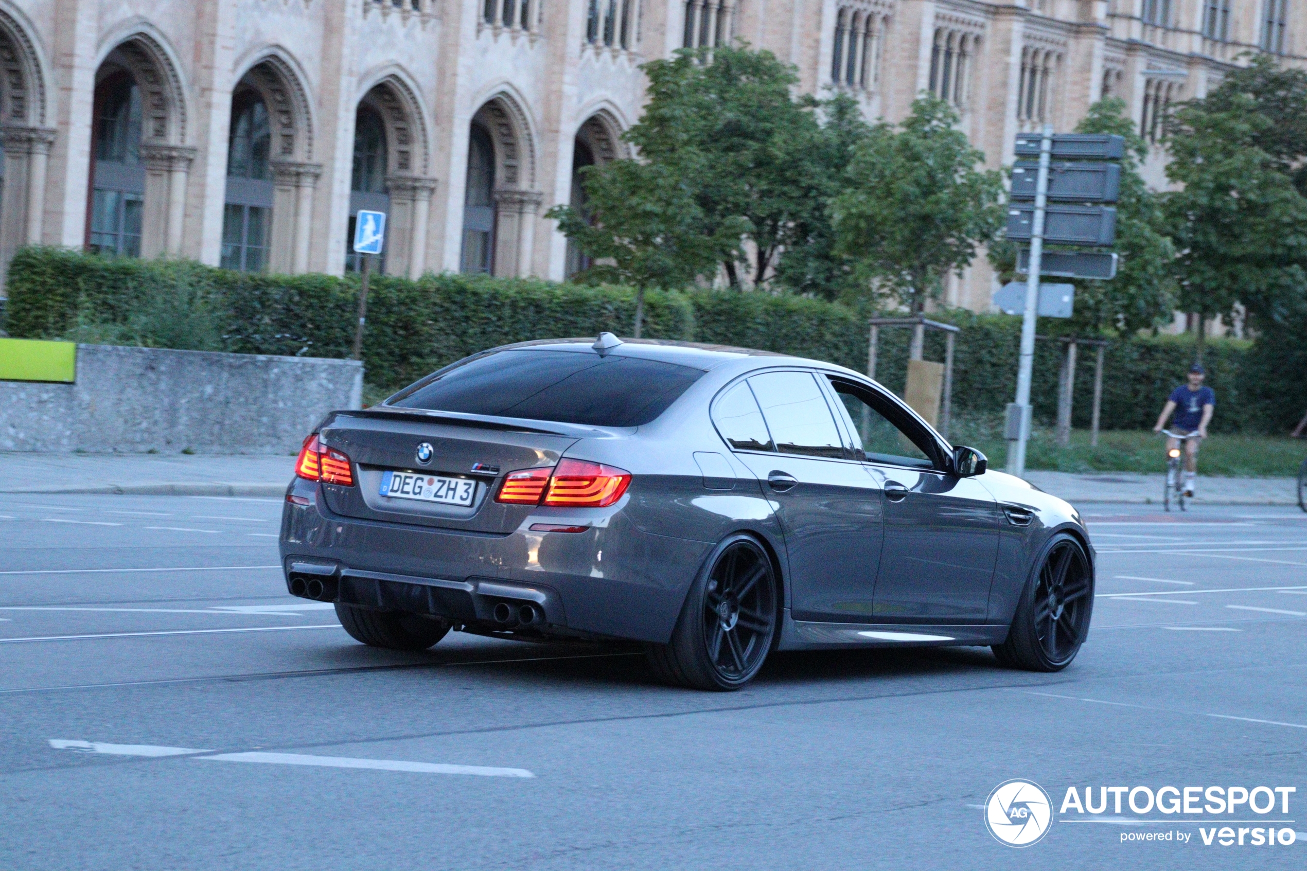 BMW M5 F10 2011