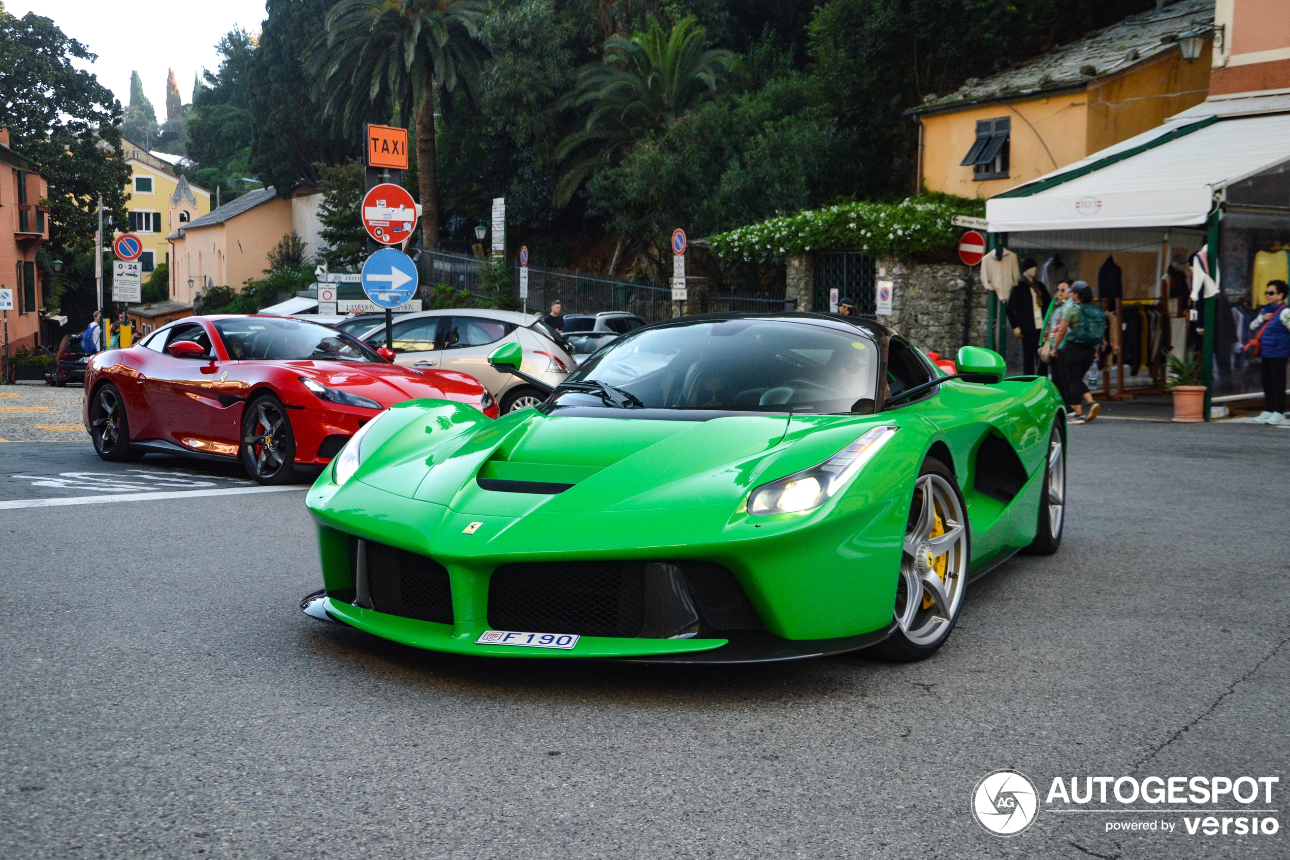 A Porsche pts Color on the LaFerrari