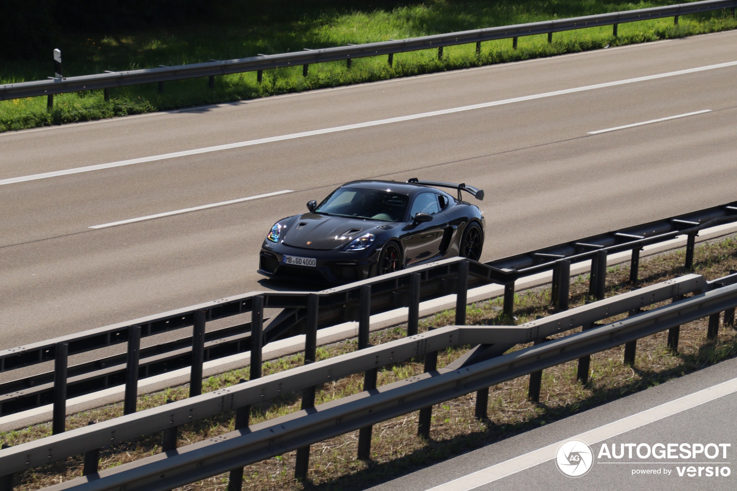 Porsche 718 Cayman GT4 RS Weissach Package