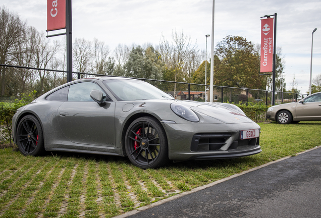 Porsche 992 Carrera 4 GTS