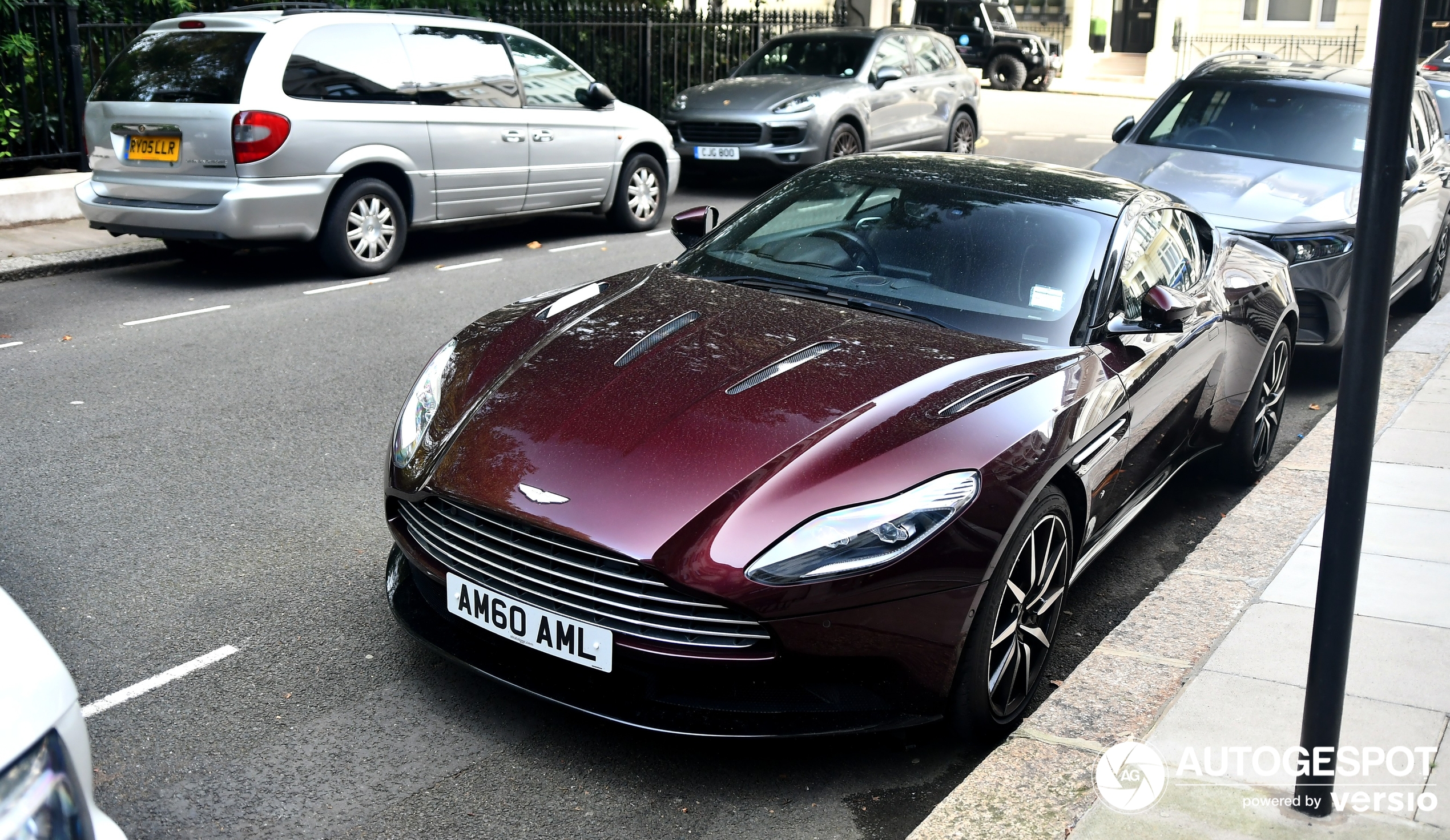 Aston Martin DB11