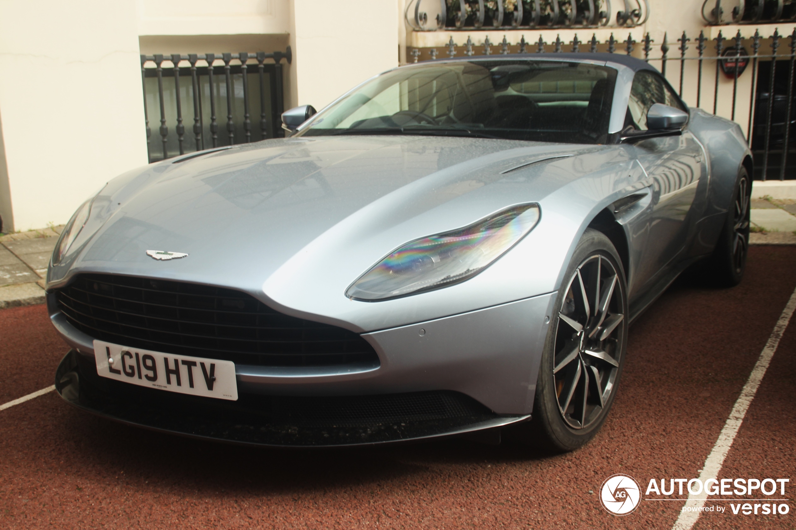 Aston Martin DB11 V8 Volante