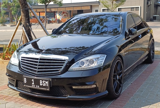 Mercedes-Benz S 63 AMG W221 2011