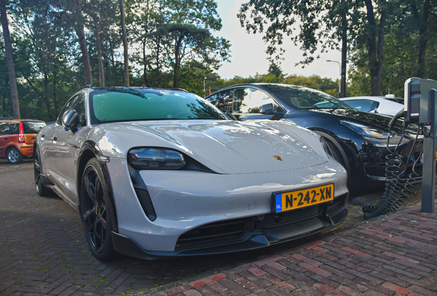 Porsche Taycan Turbo S Cross Turismo