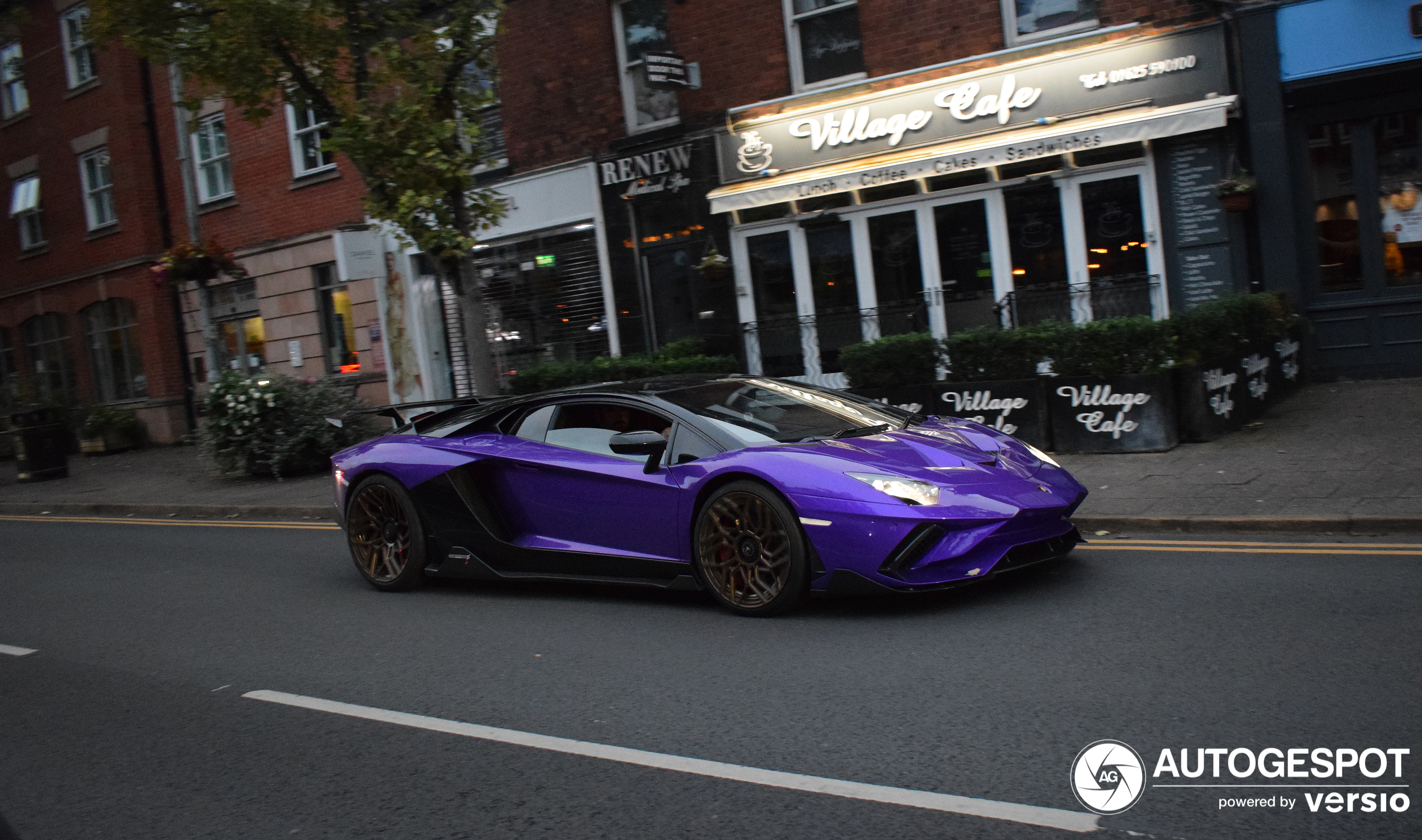 Another Aventador S by Onyx Design shows up in London
