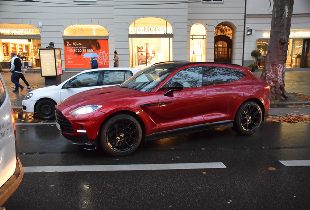 Aston Martin DBX707