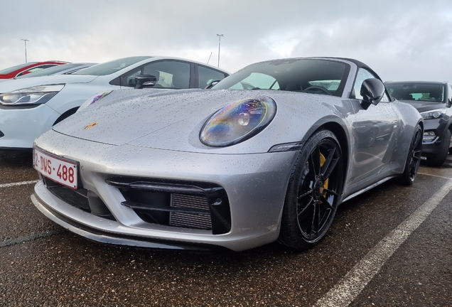 Porsche 992 Carrera 4 GTS Cabriolet