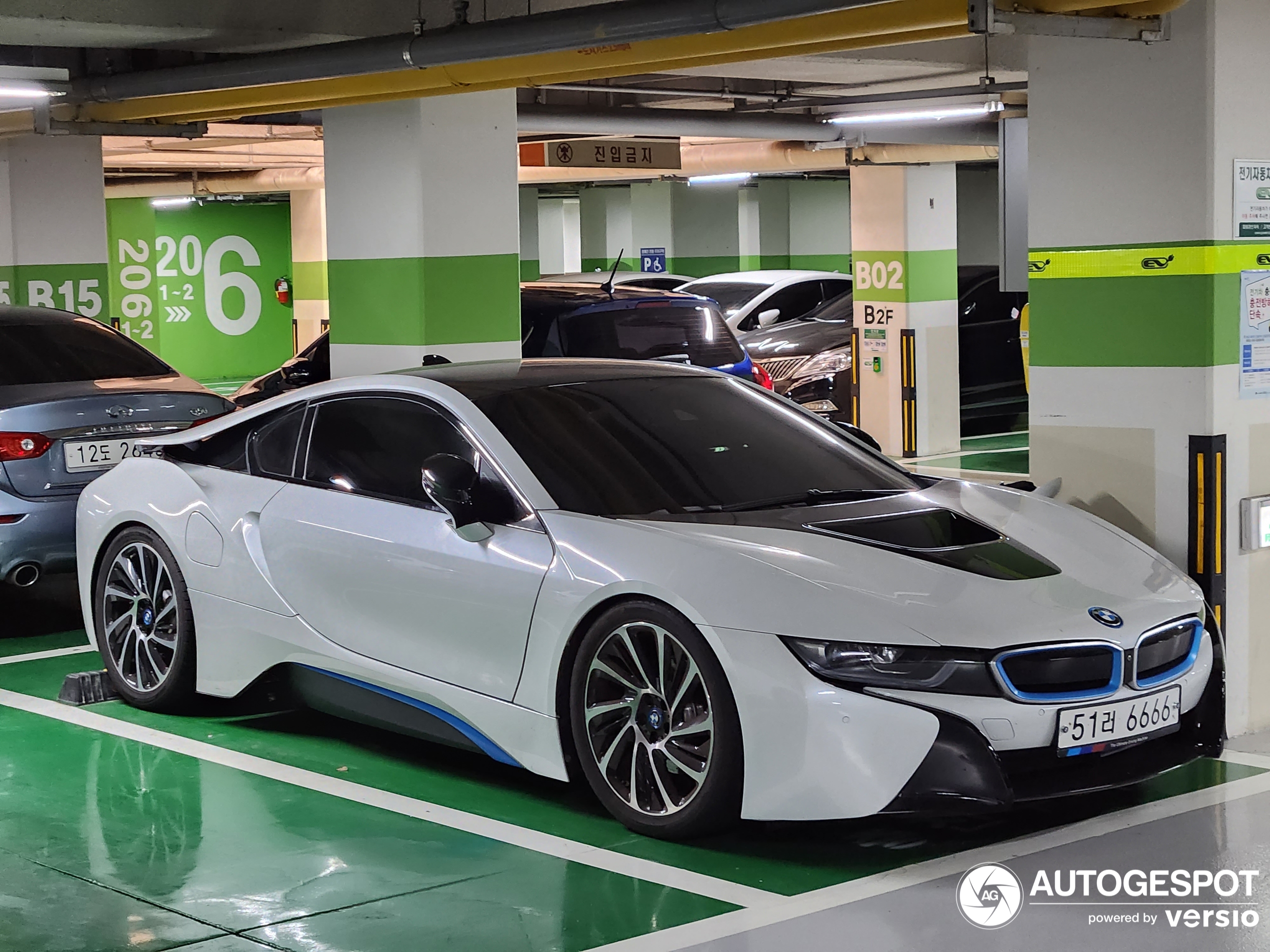 BMW i8