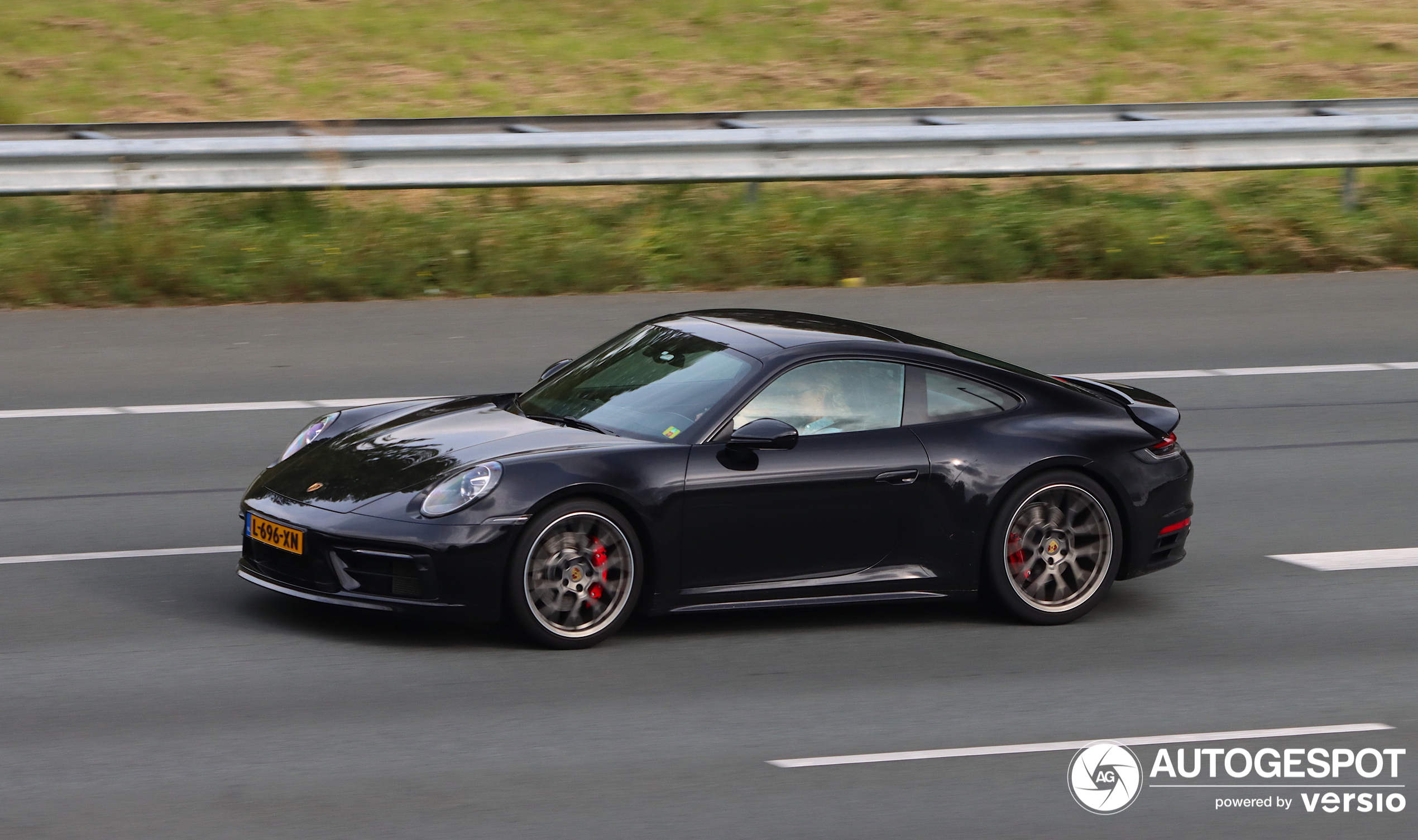 Porsche 992 Carrera 4S