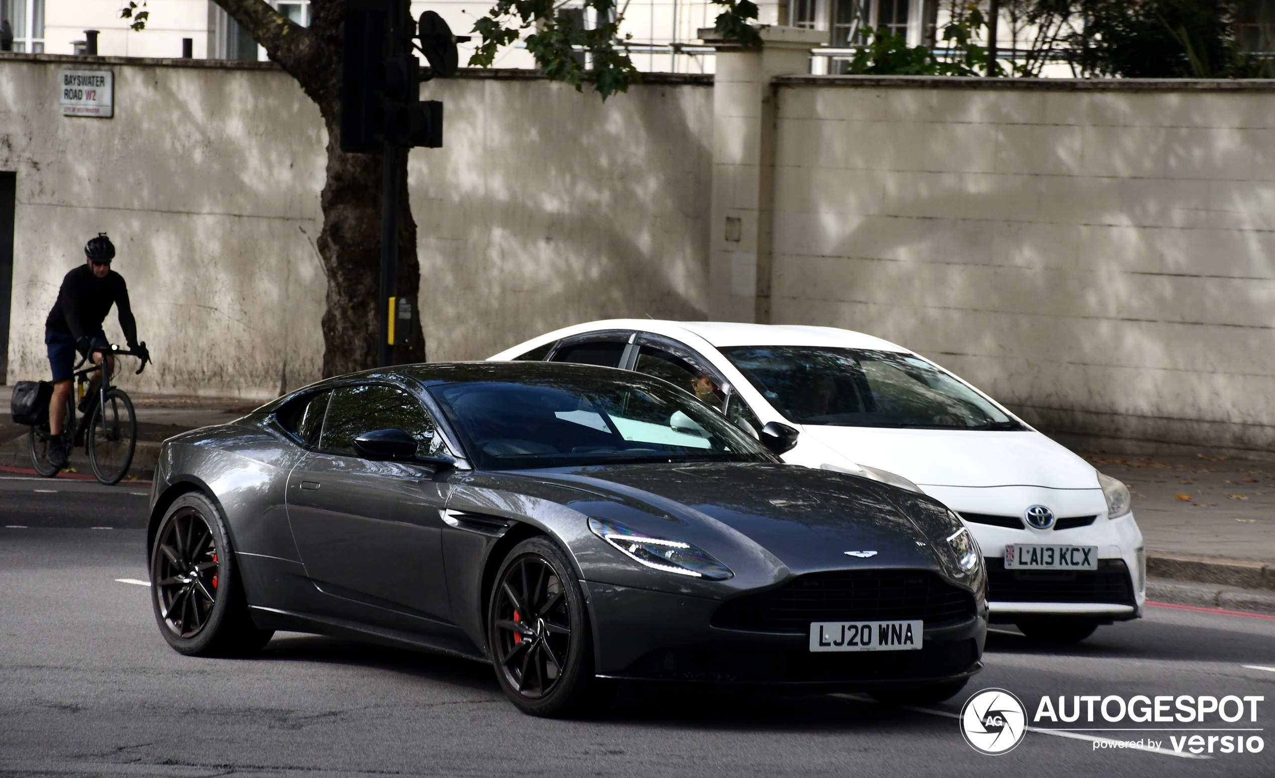 Aston Martin DB11 V8