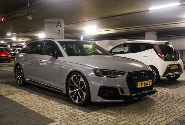 Audi RS4 Avant B9