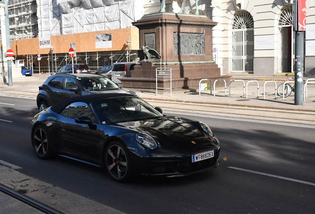 Porsche 992 Carrera 4S Cabriolet