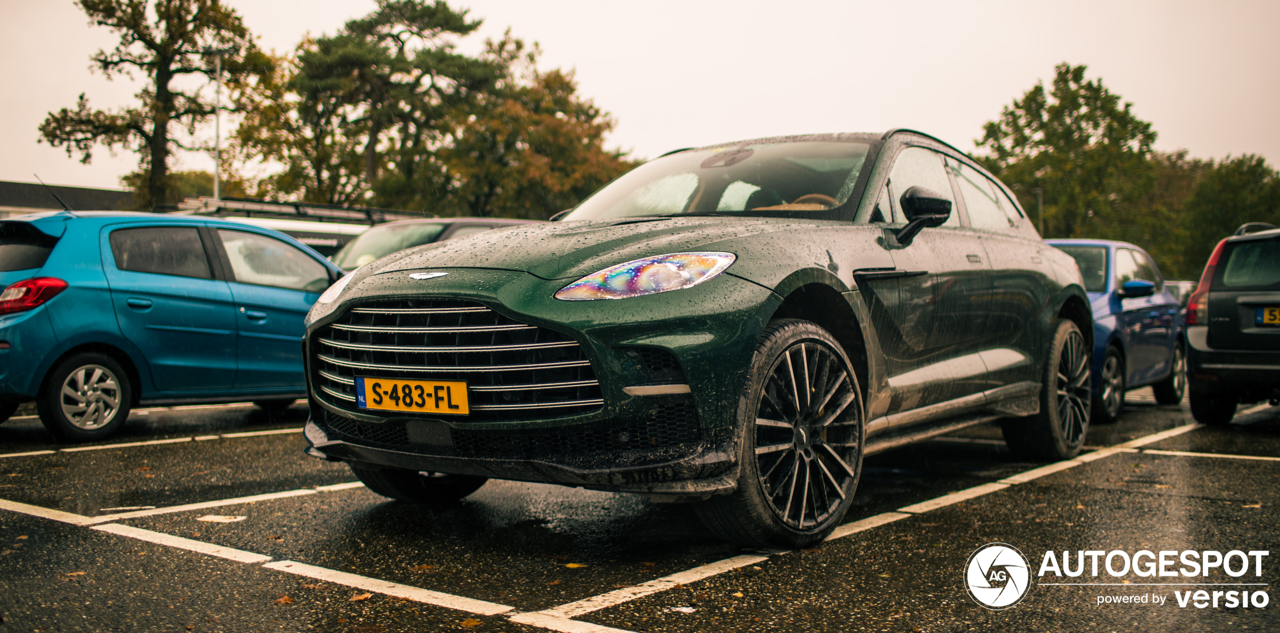 Aston Martin DBX707